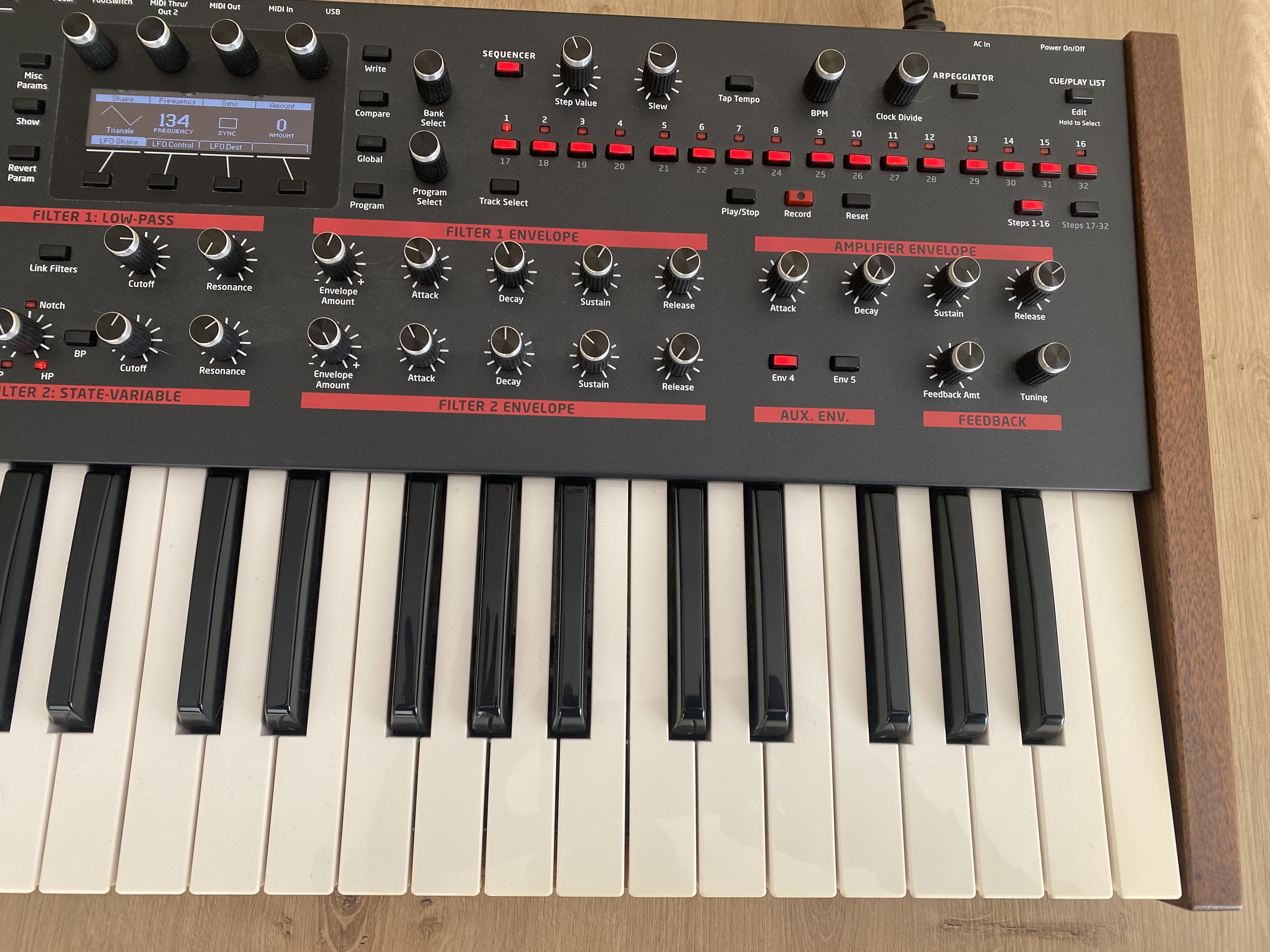 Dave Smith Instruments Pro 2 (9850)