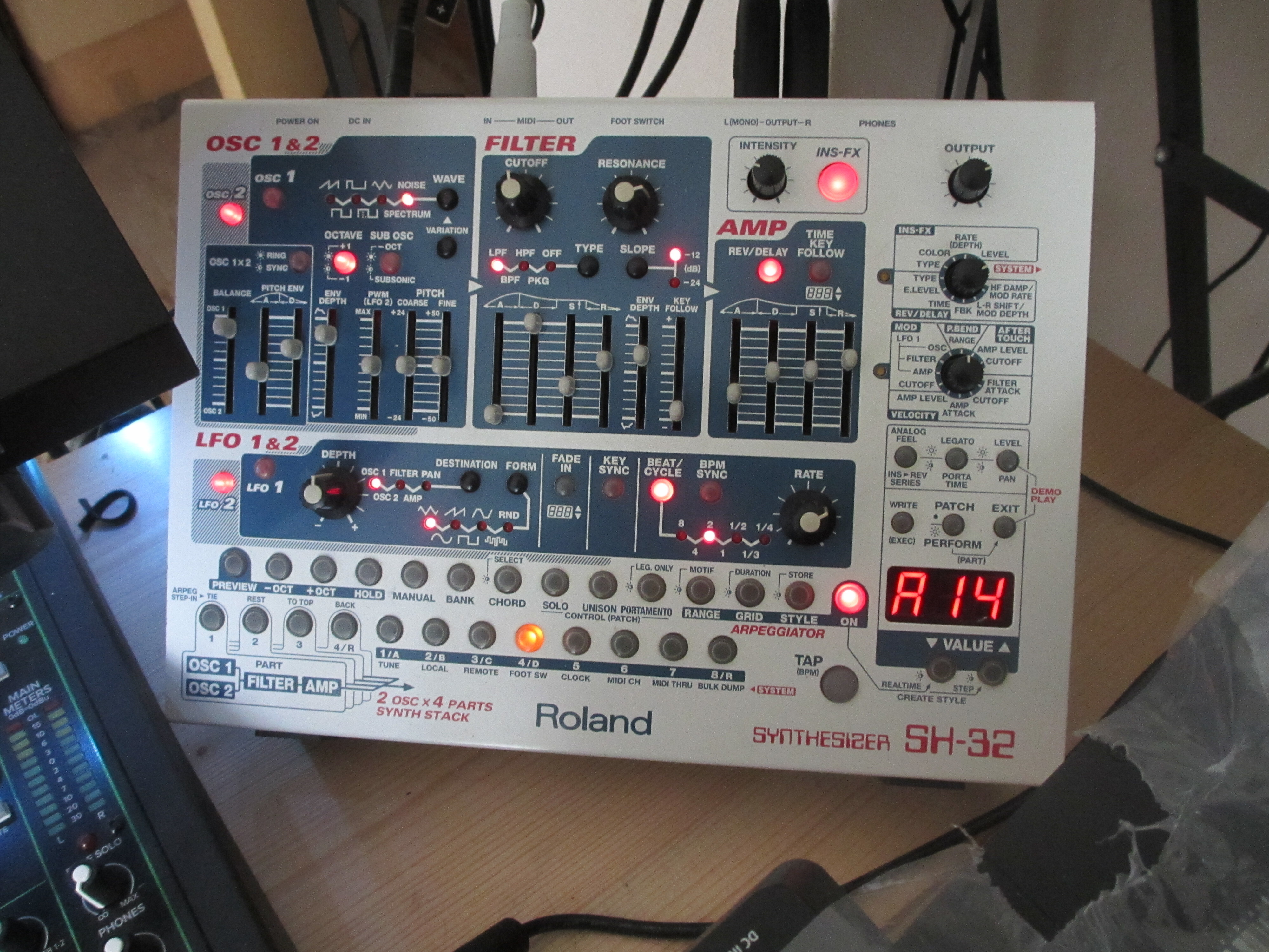 Vends Synthétiseur / Expandeur Roland SH-32