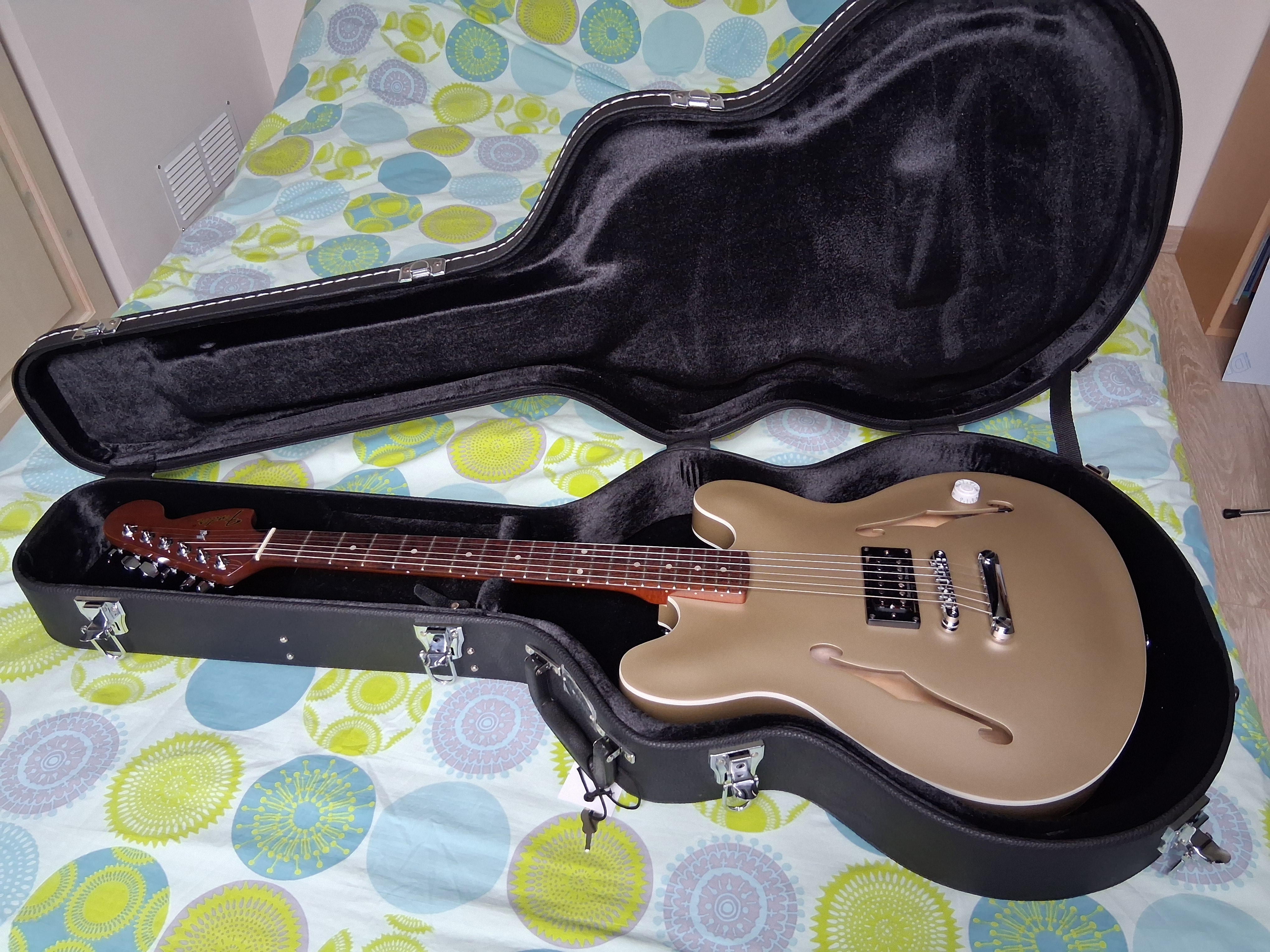 Fender Starcaster Signature Tom Delonge Satin Shoreline Gold NEUVE + case