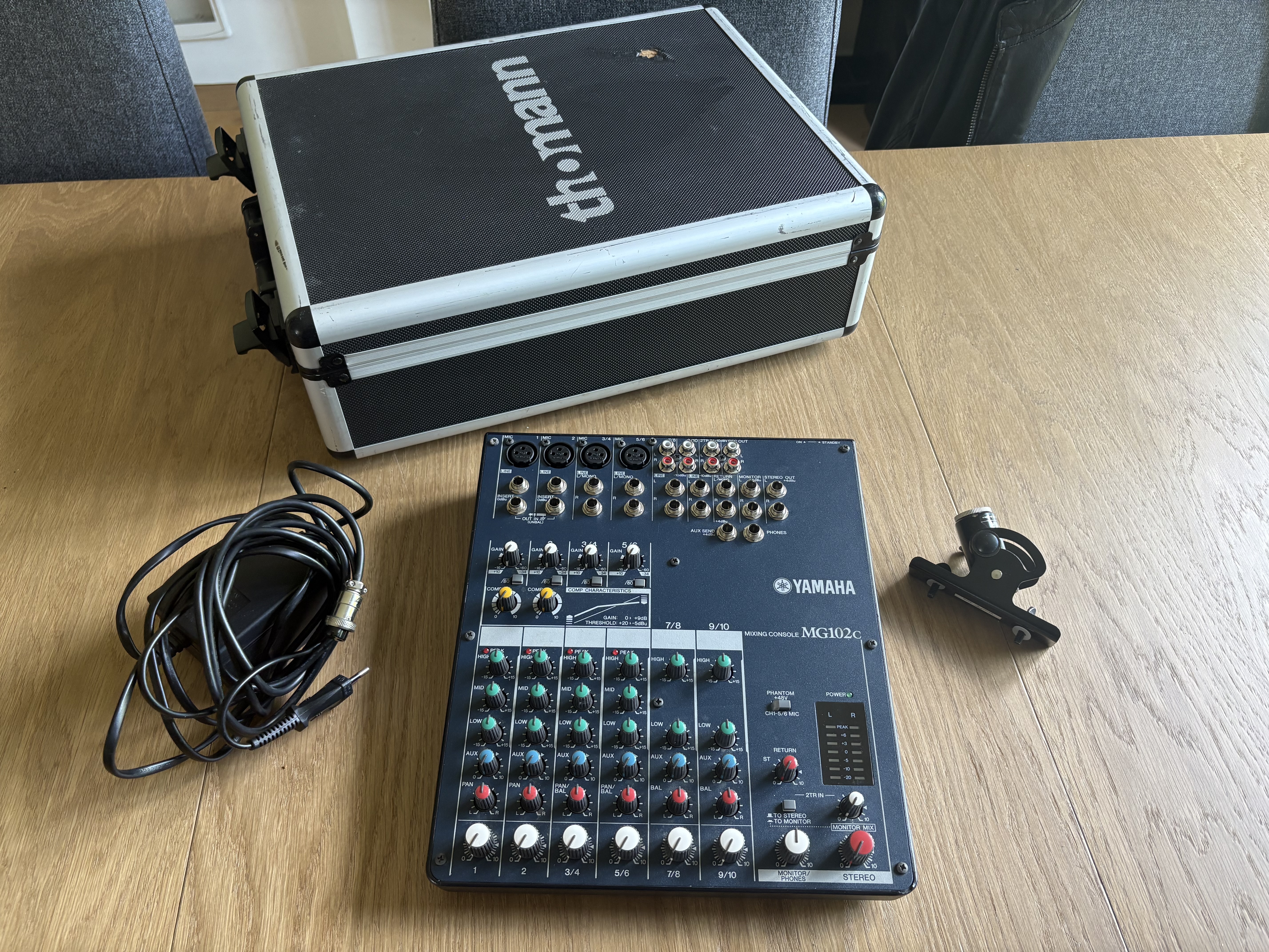 Vends table de mixage Yamaha MG102c