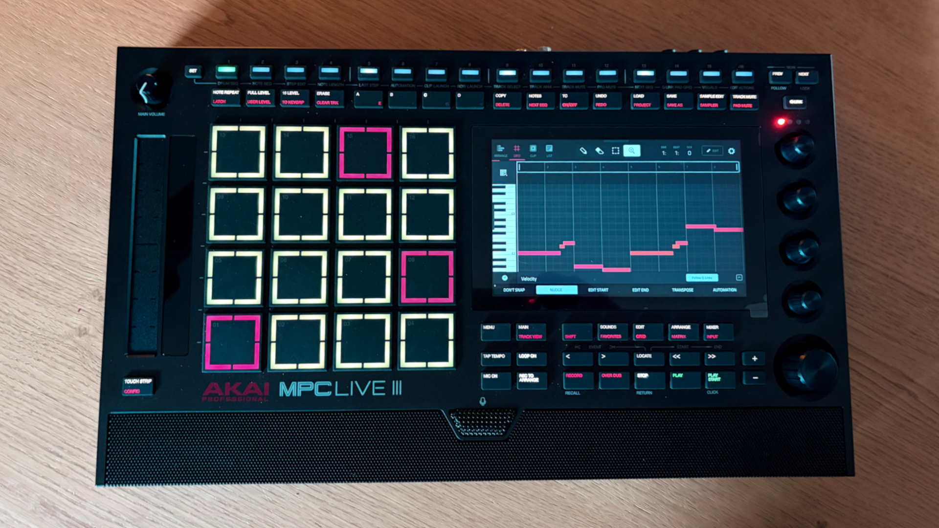 MPC Live III 4 - front