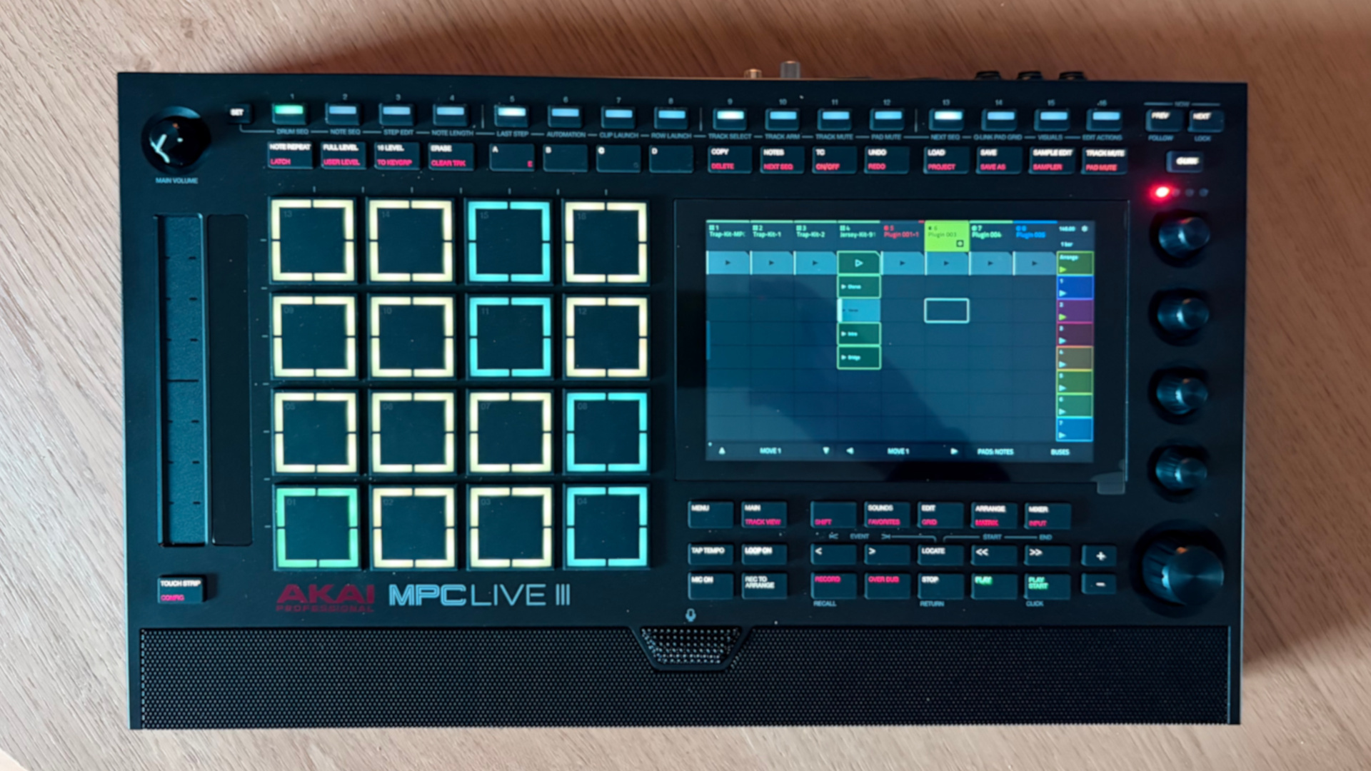 MPC Live III 8 - front