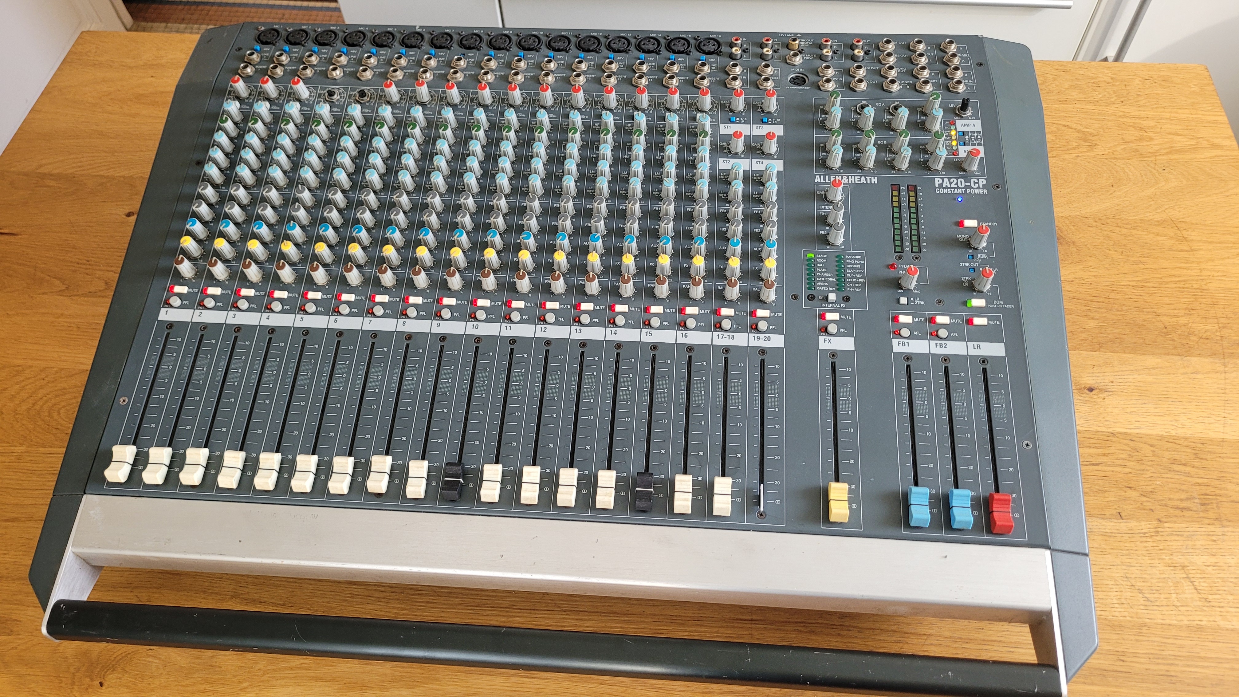 Vends Console de mixage amplifiée Allen & Heath PA20-CP