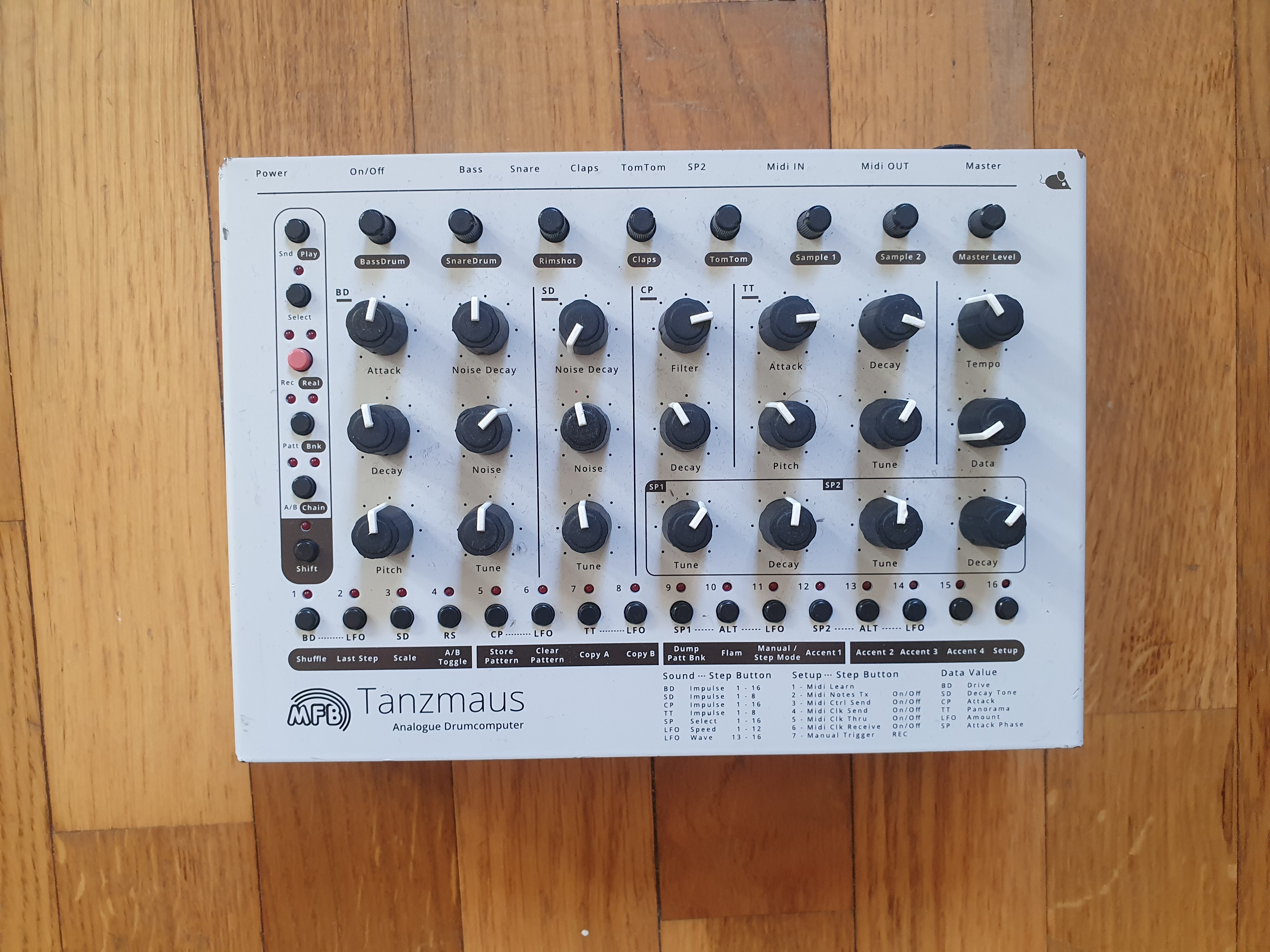 Mfb tanzmaus boite a rythme analogique (clone 909)