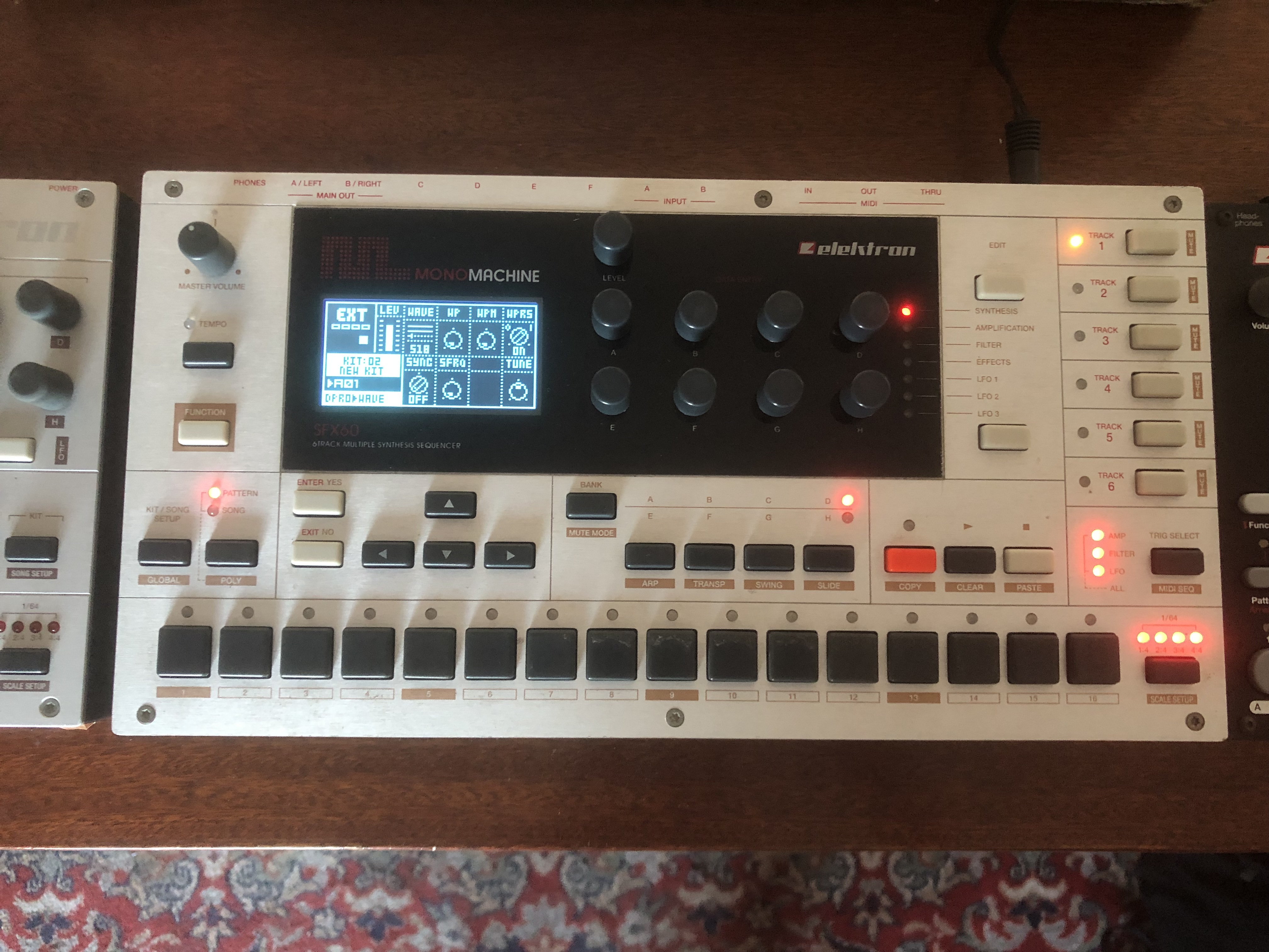 Elektron Monomachine MK1 (écran amélioré)