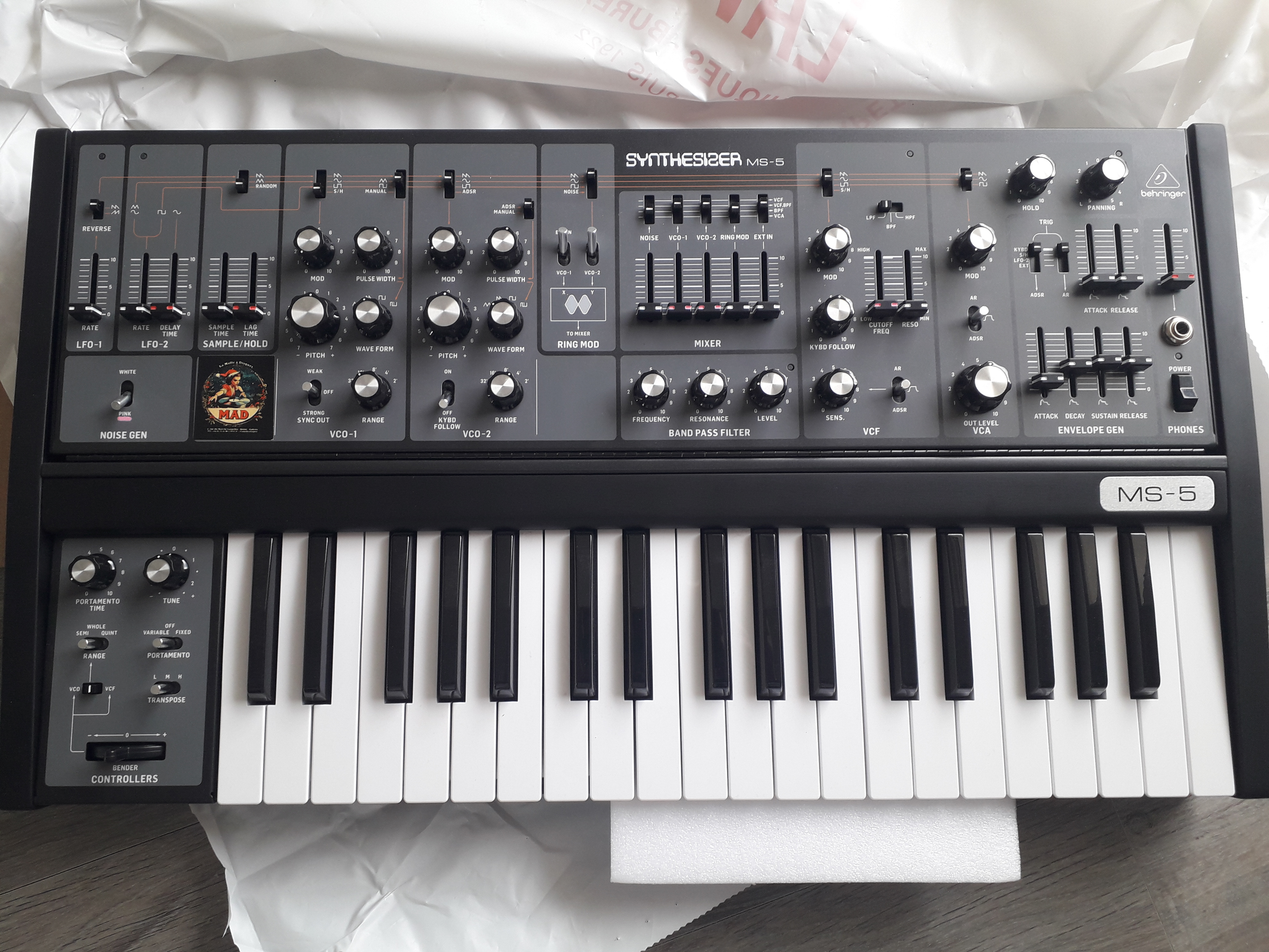 Vends synthé Behringer MS-5 quasi neuf