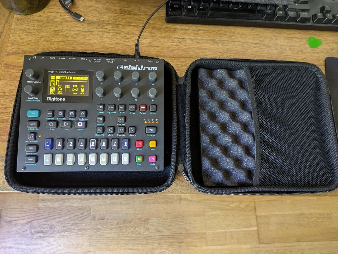 Vends Elektron Digitone + housse magma case