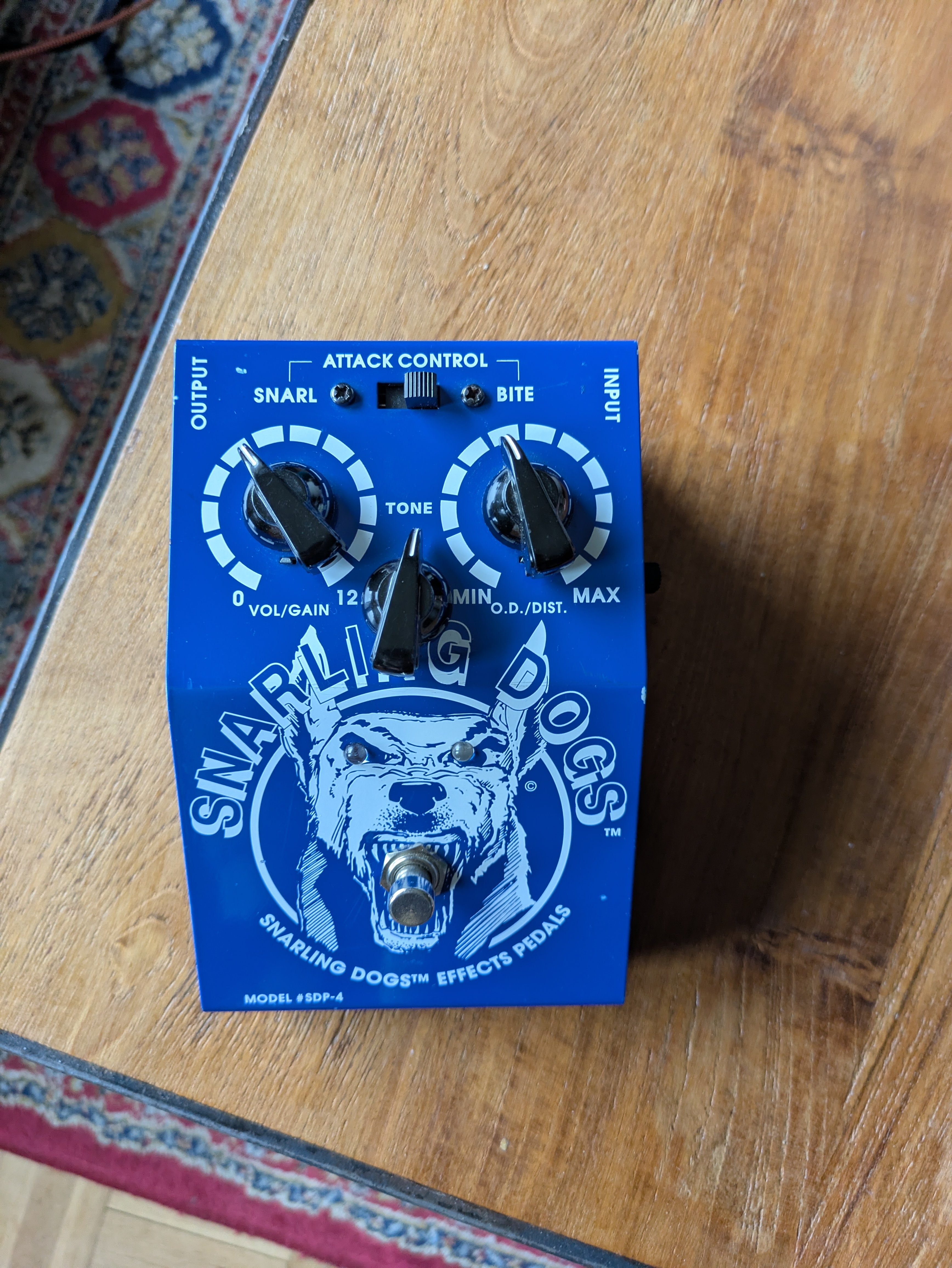 vends Snarling Dogs Blue Doo