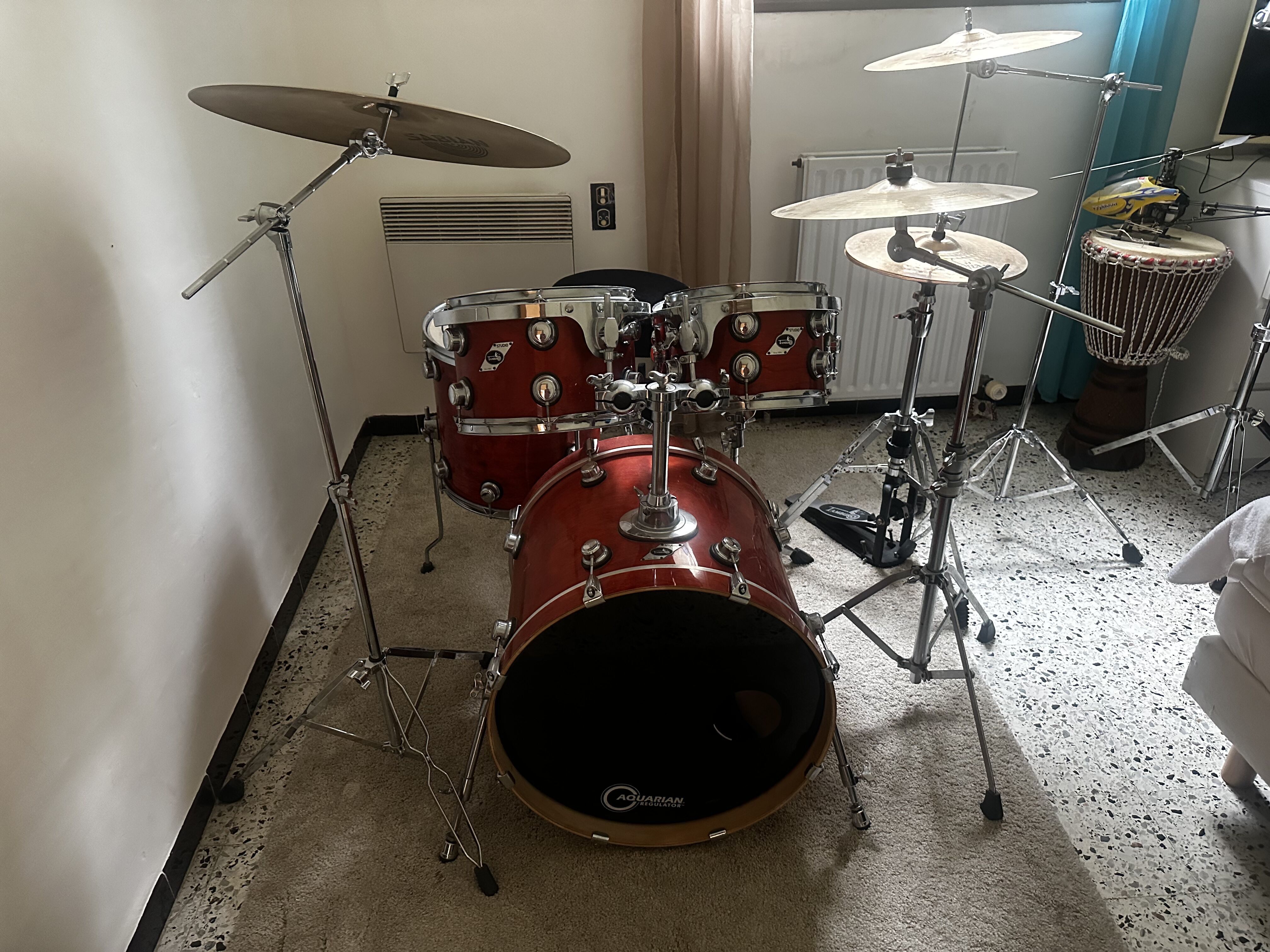 Vends batterie Tamburo studio T5 compléte avec Cymbales Sabian et Zildjan