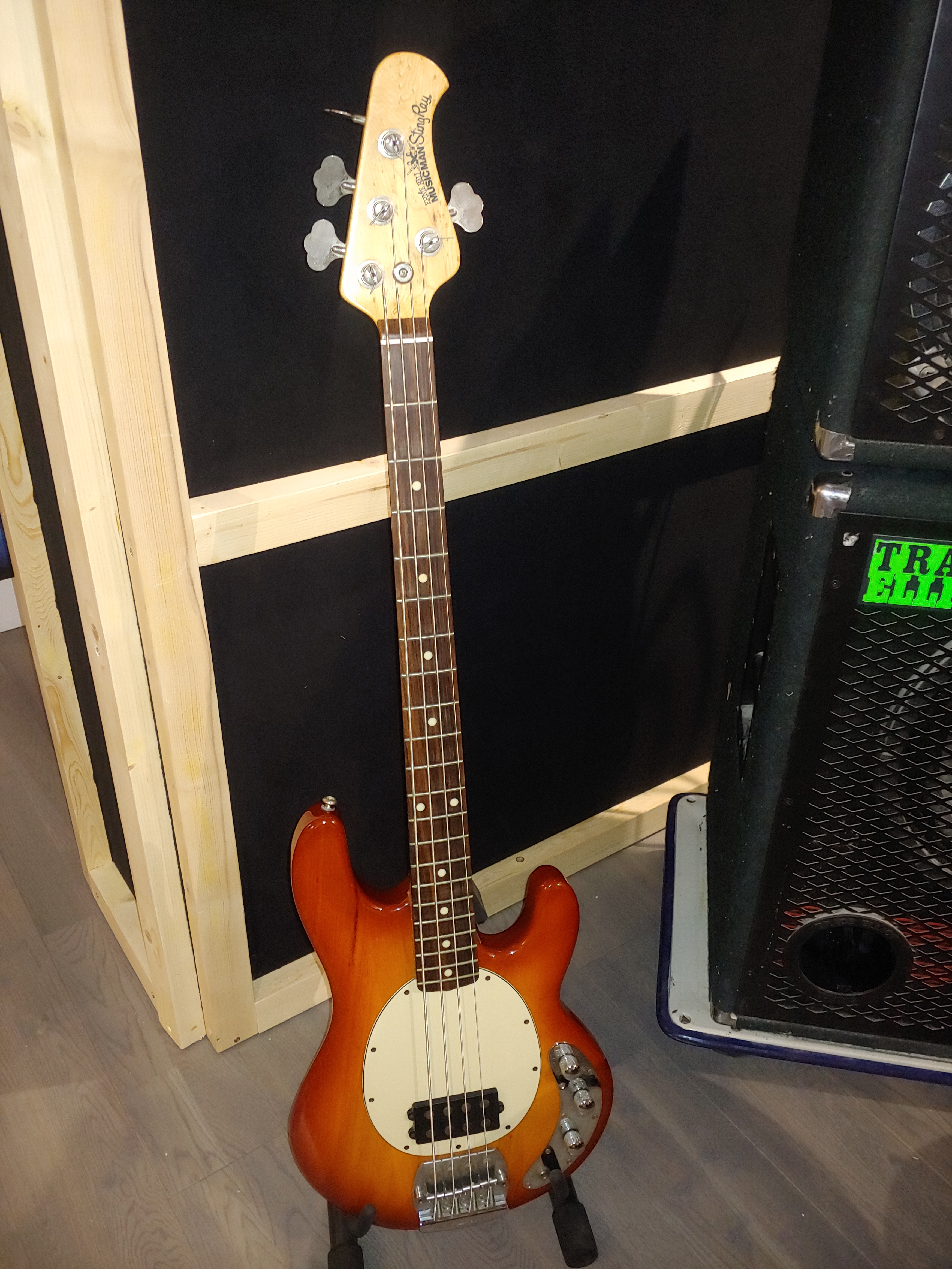 Vends Stingray 4 cordes de 1990 en bon état