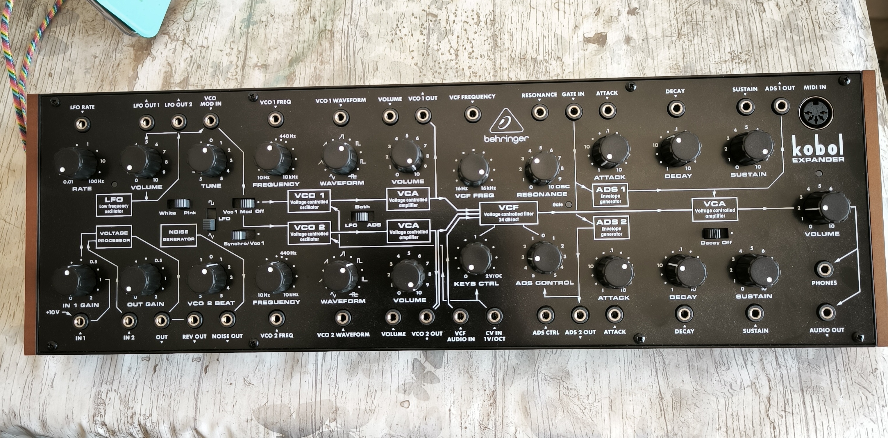 Vds Behringer Kobol expander neuf