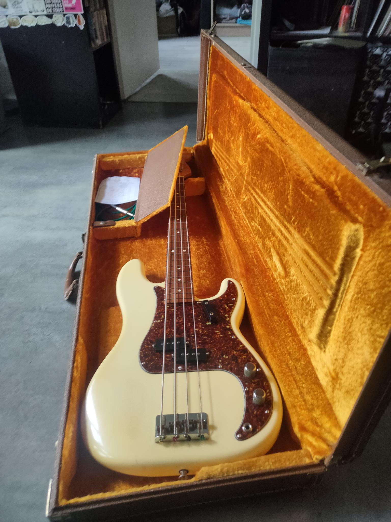 Fender American Vintage '62 Precision Bass (80099)