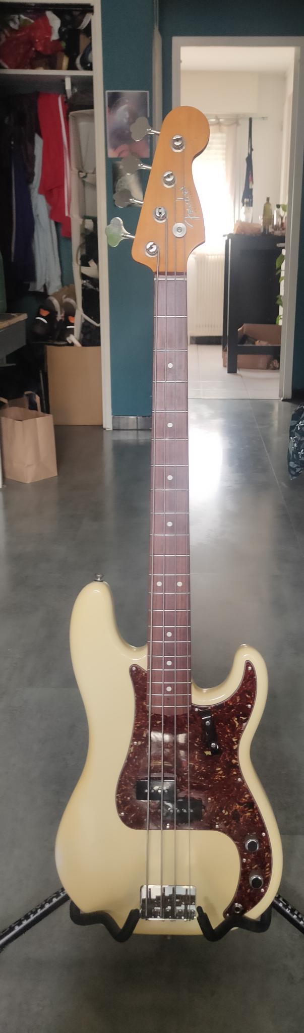 Fender American Vintage '62 Precision Bass (82717)