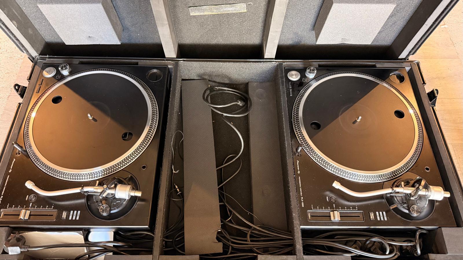 2 platines+Flight case : 600 euros