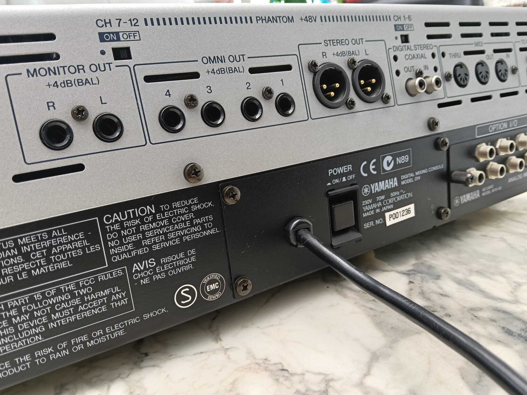Yamaha 01V (57649)
