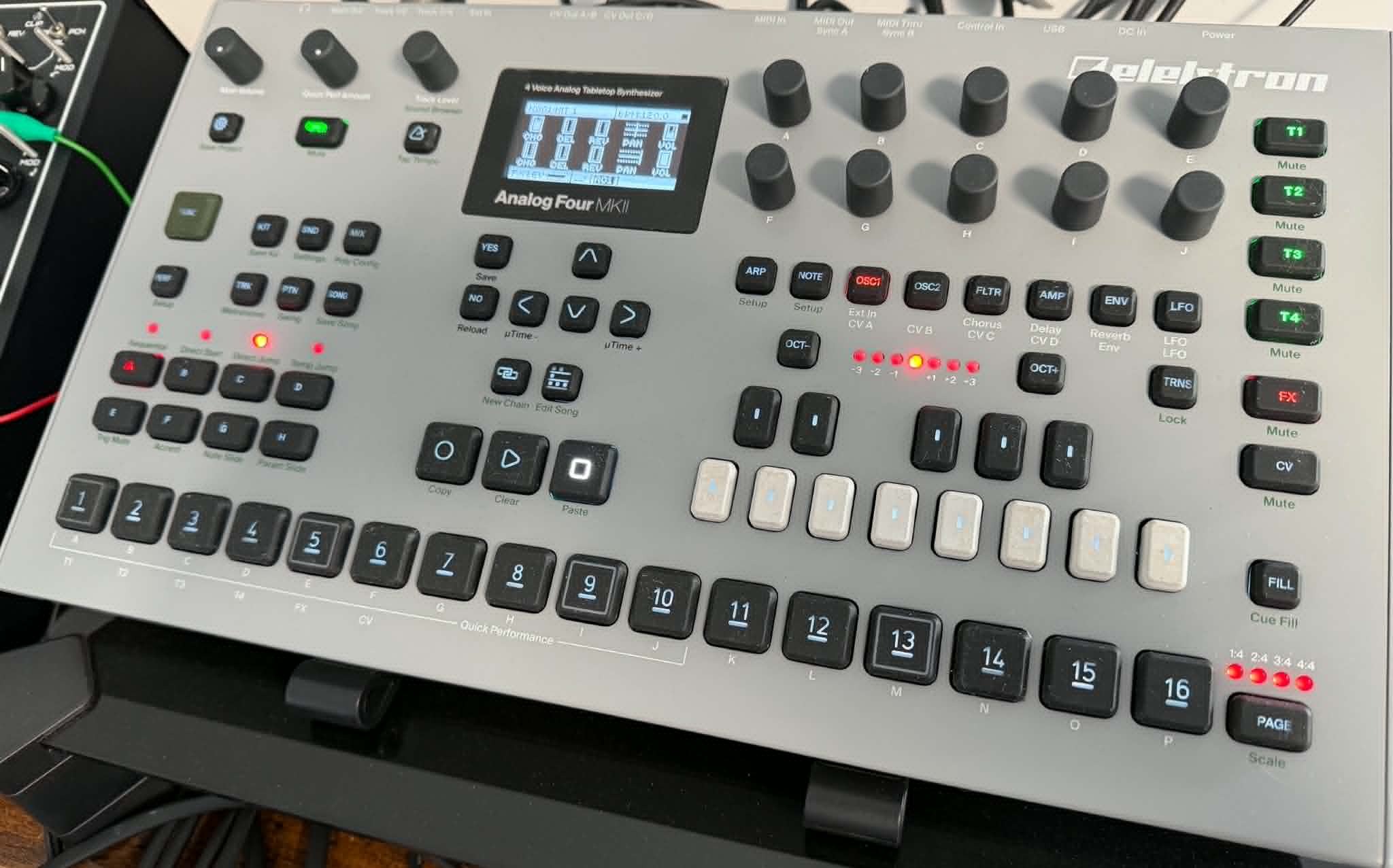 Vends Elektron Analog Four MK2