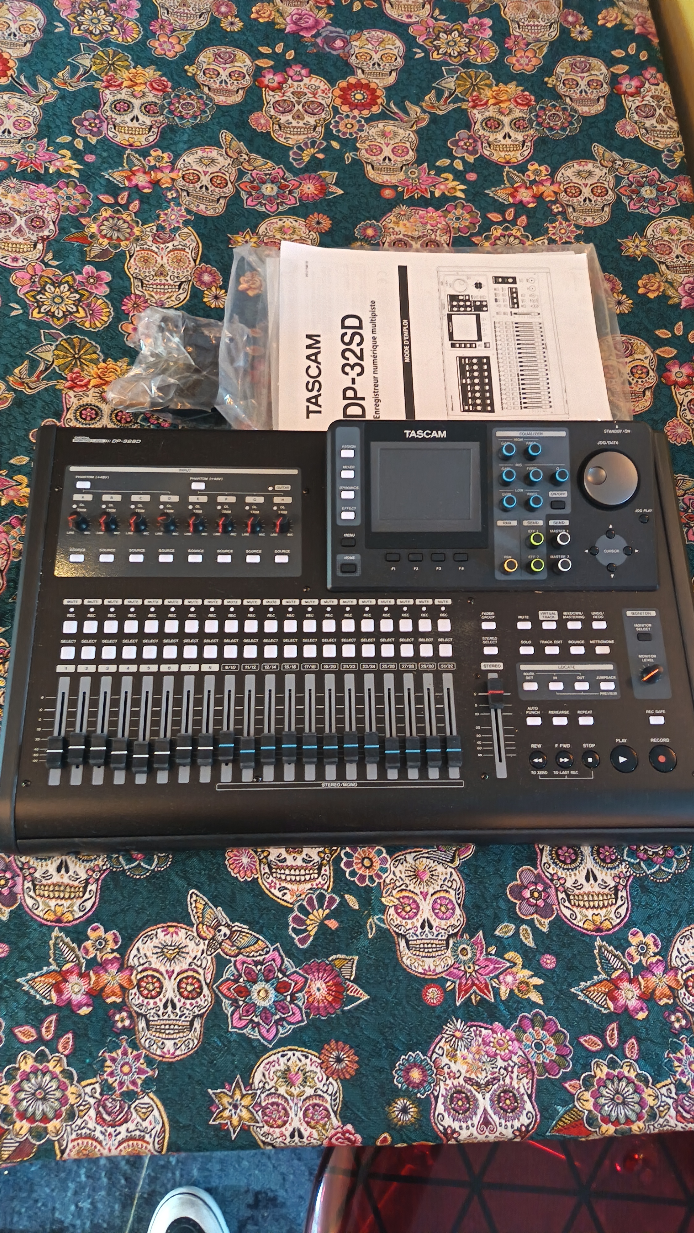 Vends TASCAM DP-32SD Enregistreur Numérique