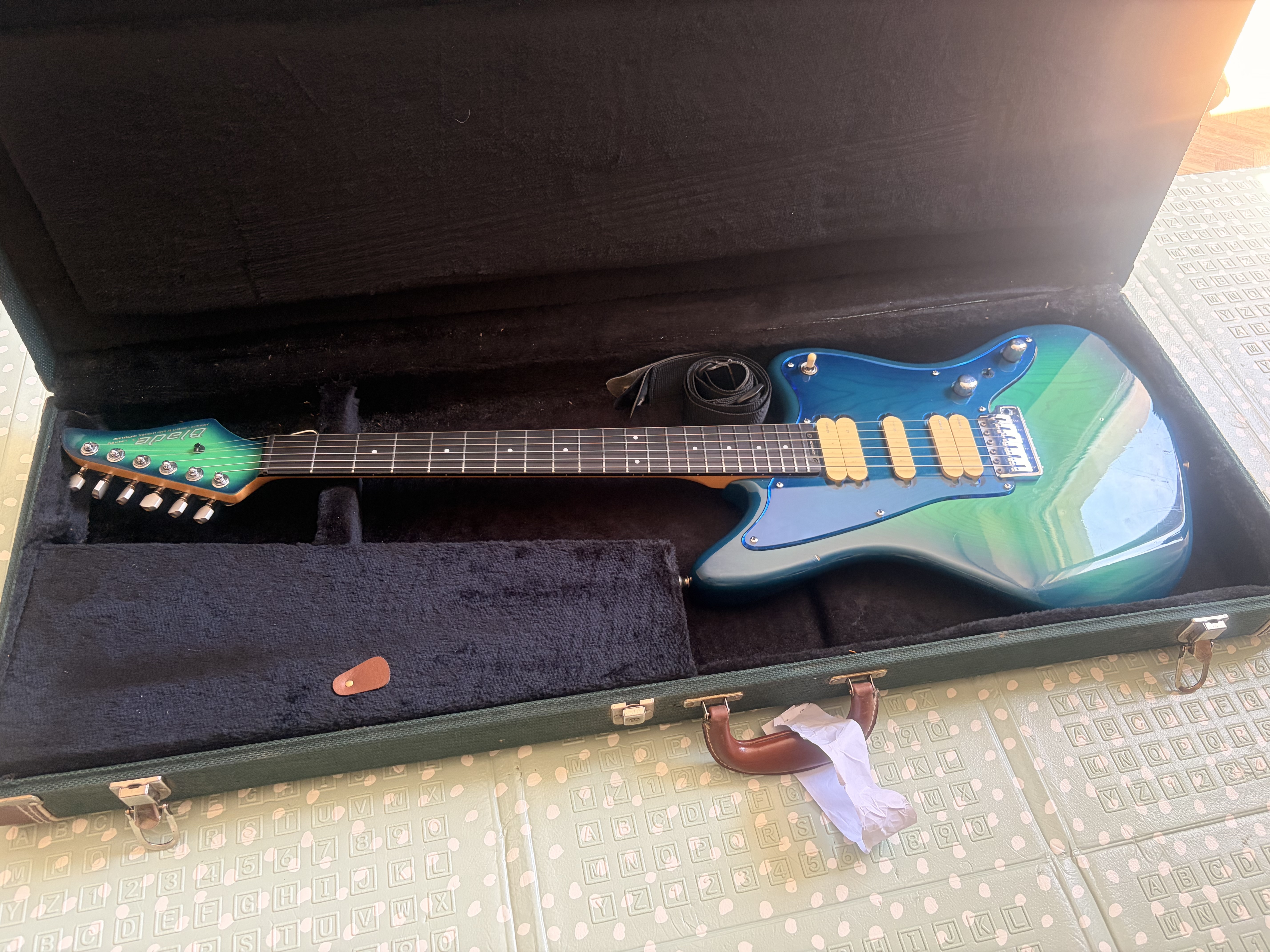 Blade Levinson JM-L Limited Edition Blueburst – Rare – Étui d'origine
