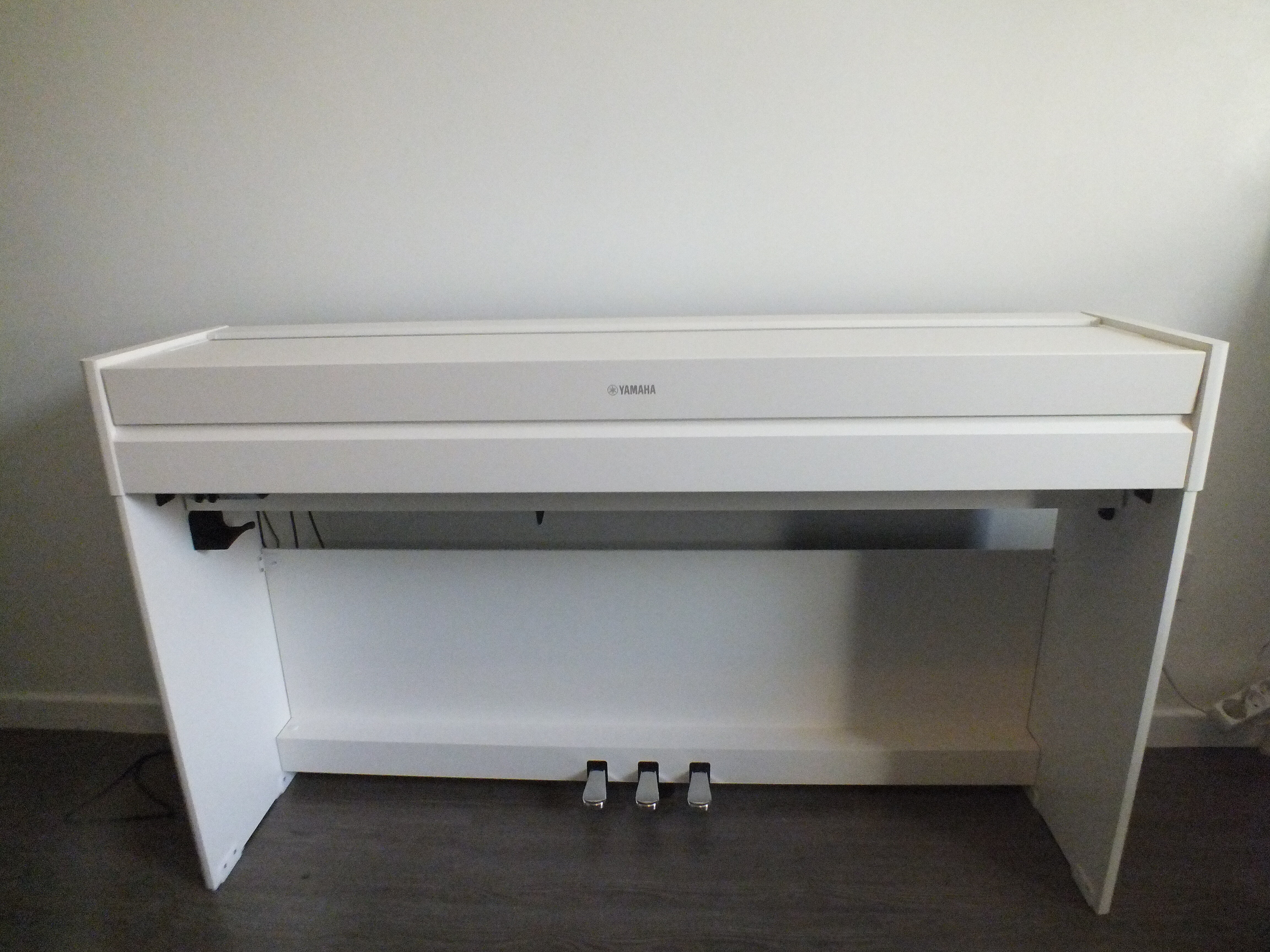 Piano Yamaha Arius YDP S55 blanc