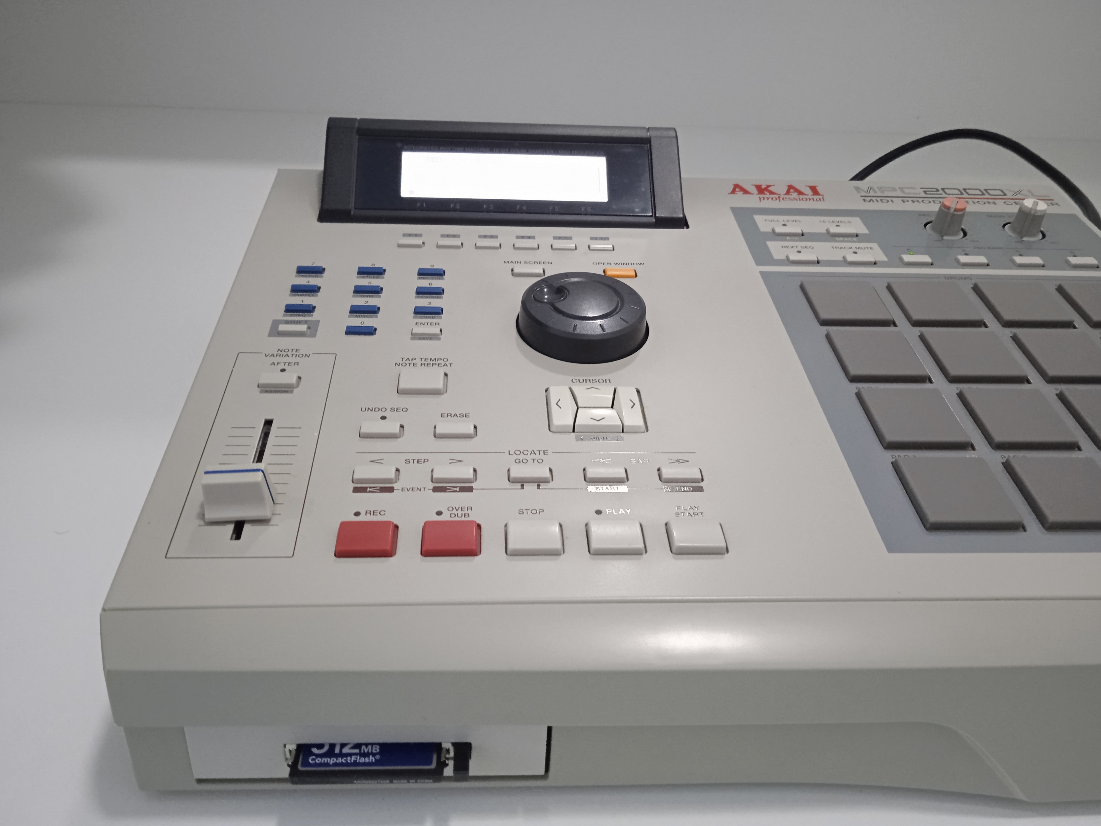 Akai Professional MPC2000XL (14815)