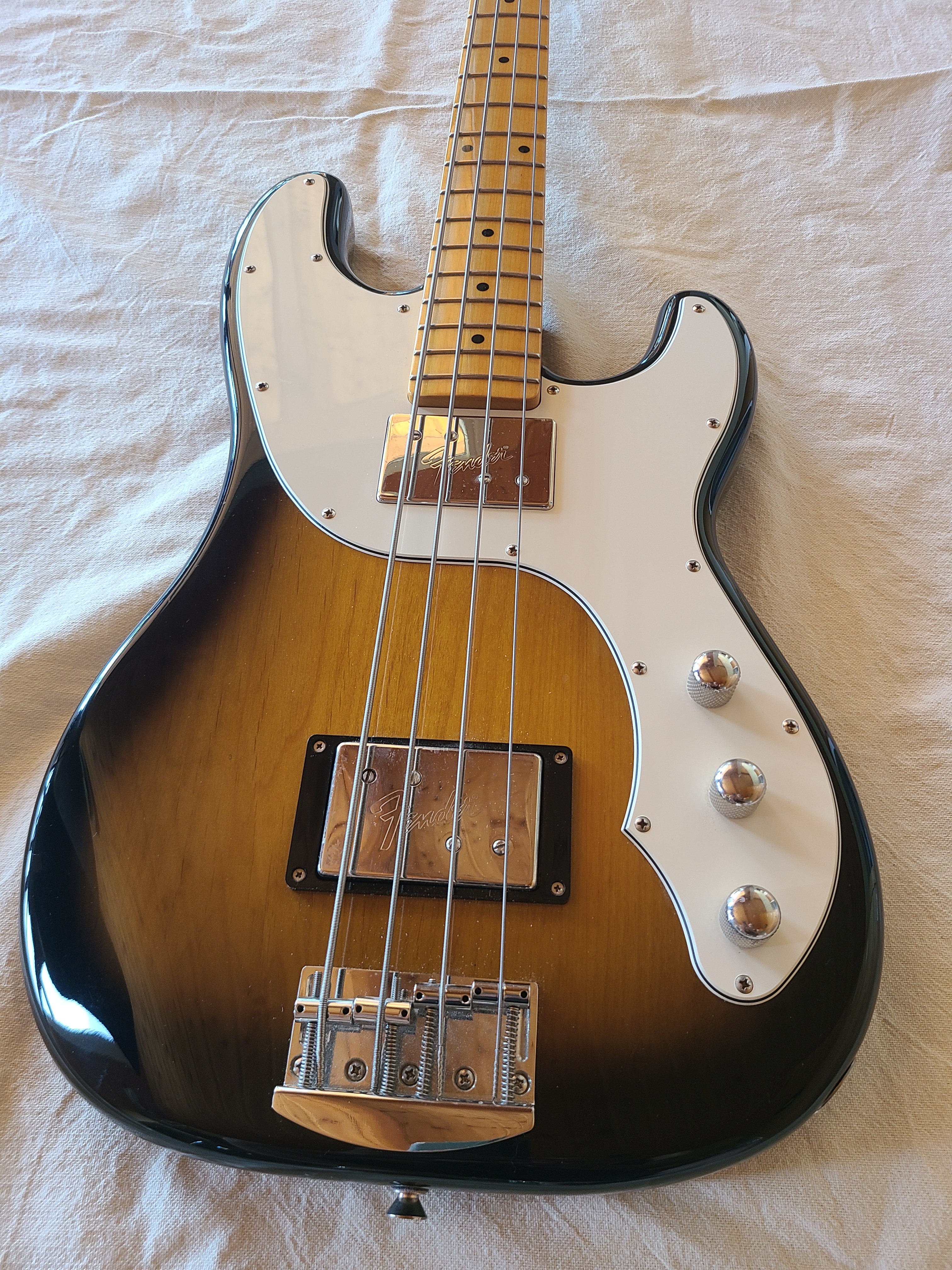 Vends Basse Fender telecaster Modern Player