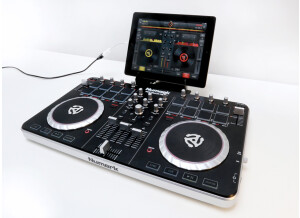 Cross DJ for iPad Numark Mixtrack Pro 2
