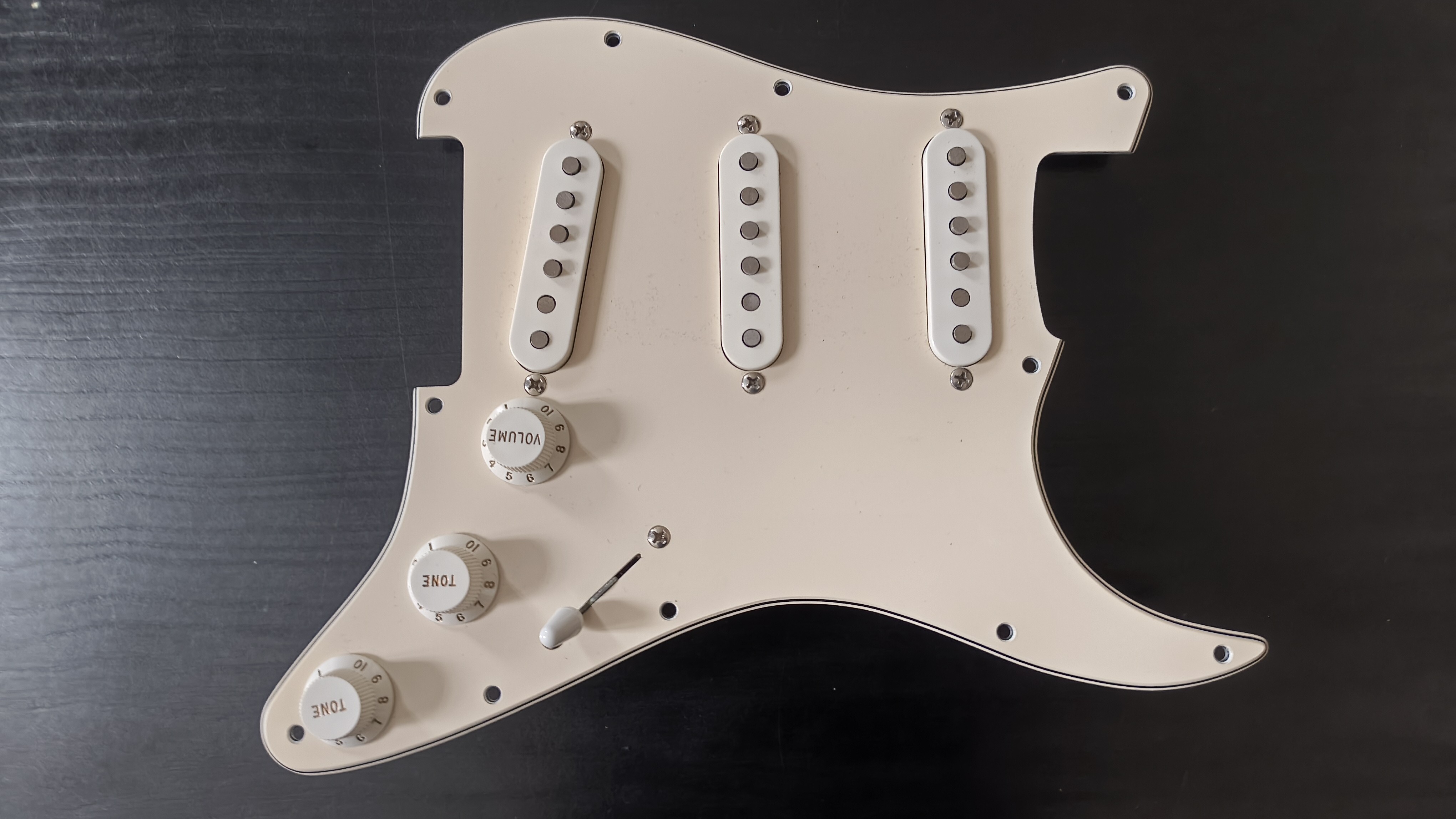 Plaque complète Fender Classic Series '70s Stratocaster MIM – Micros et électronique d'origine