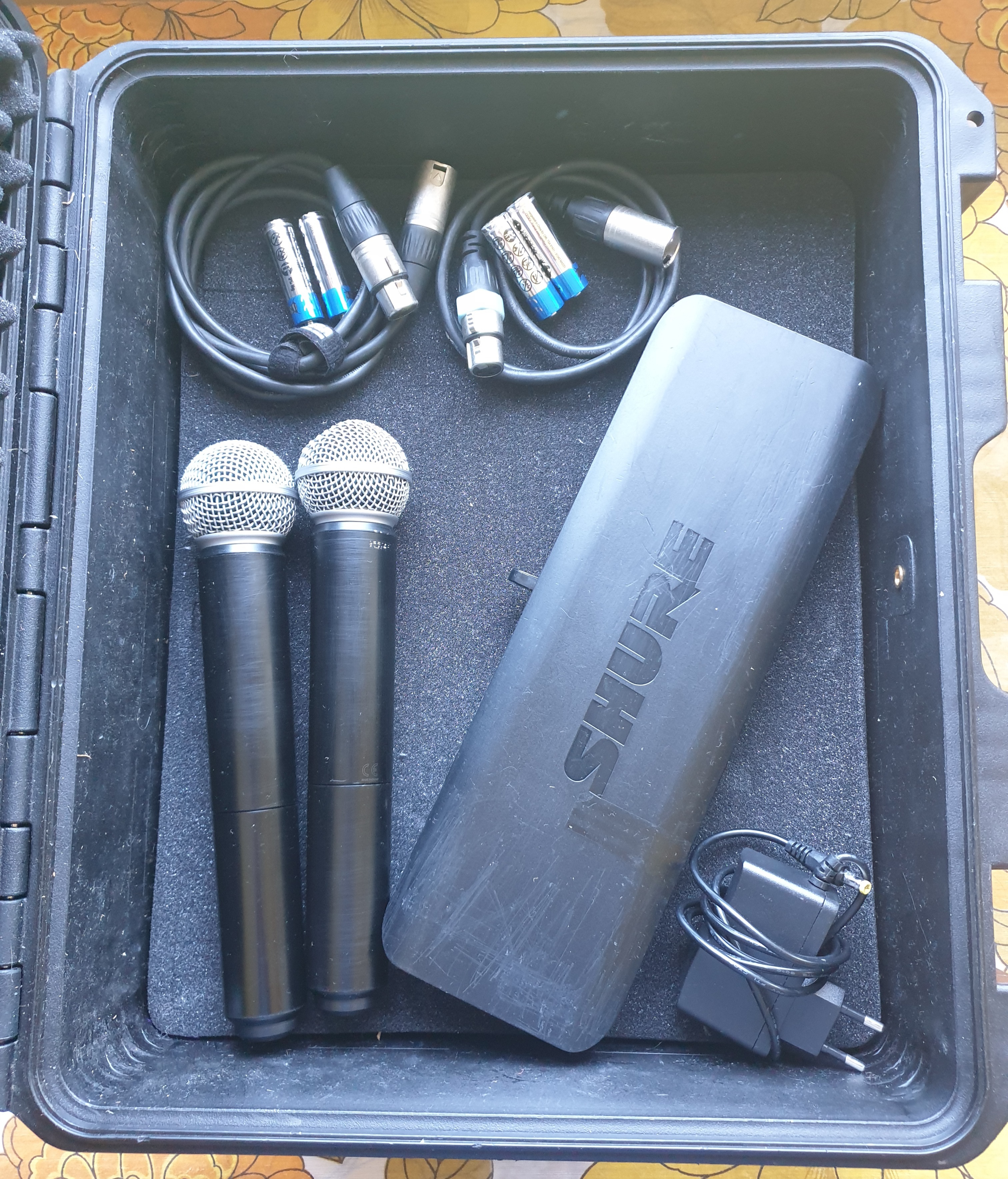 lot de 2 micros HF - Shure BLX288/SM58 T11 + boîtier émetteur-récepteur + accessoires/alim + valise
