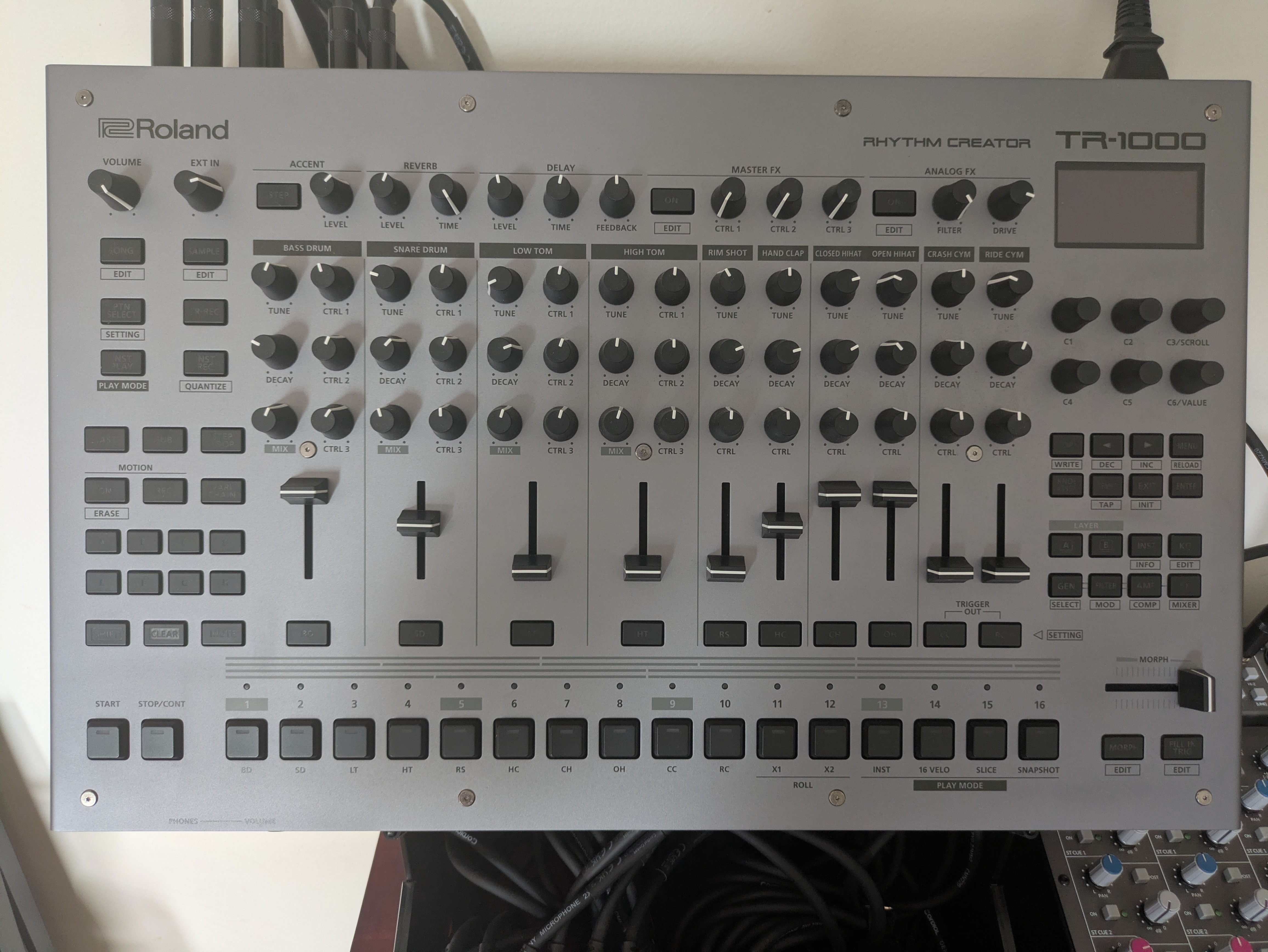 roland tr-1000