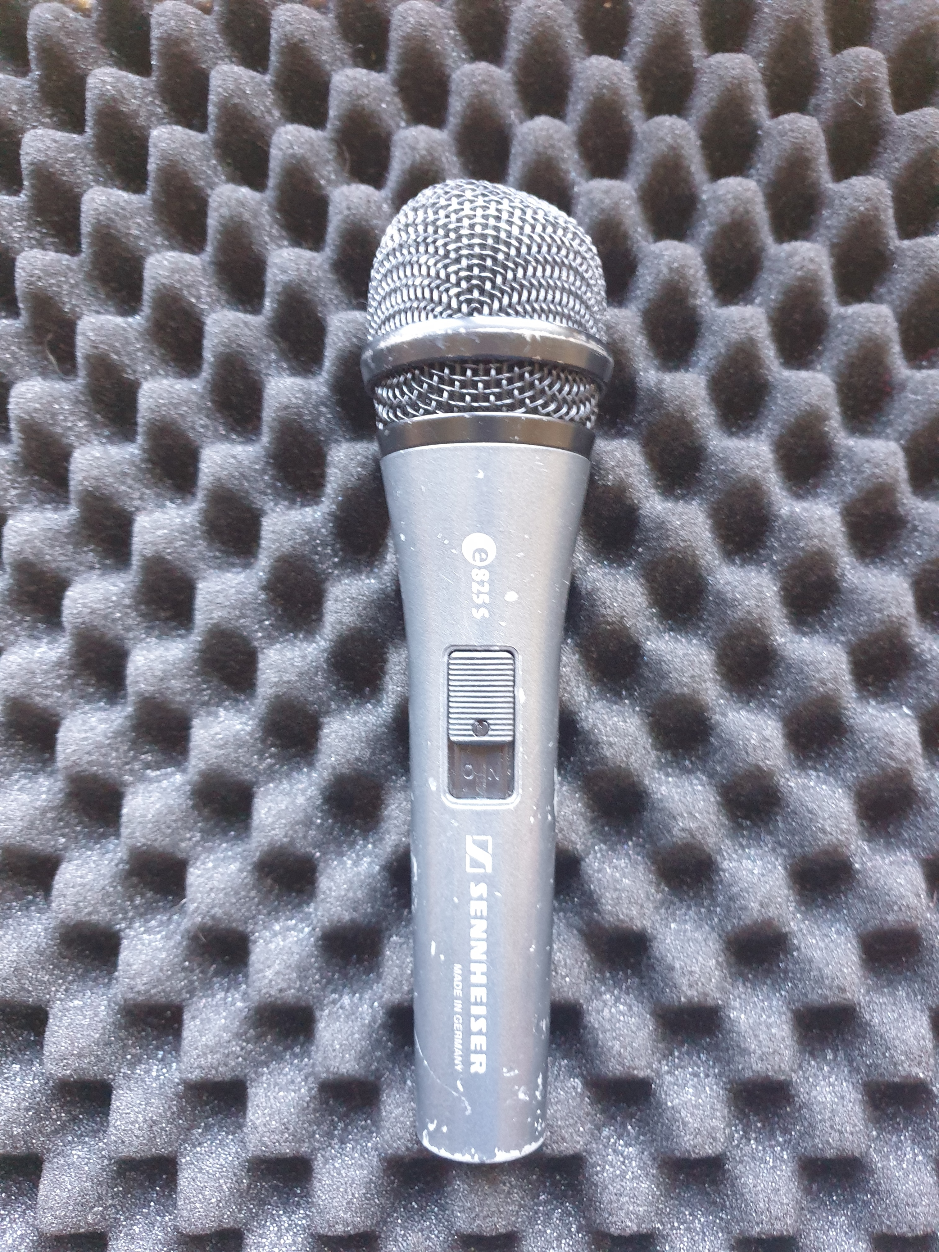 Vends 1 micro Sennheiser e825-S (idéal pour le chant), sans câble xlr