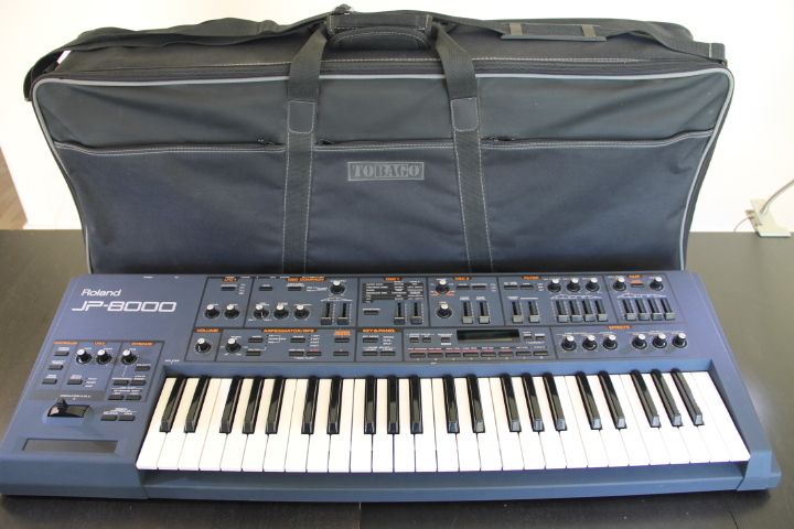 Vends ROLAND JP 800 et housse transport clavier