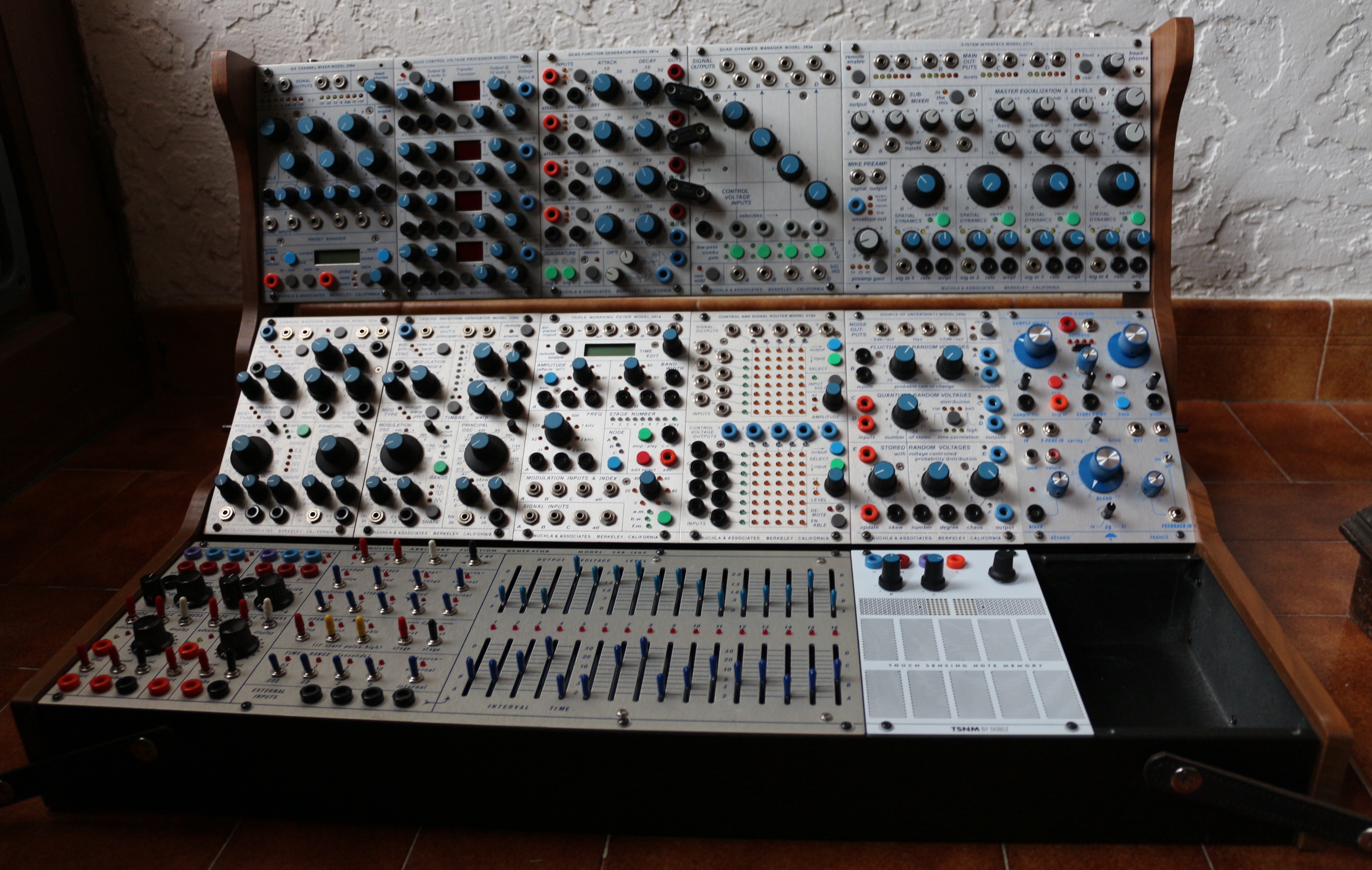 02 - Buchla 200e
