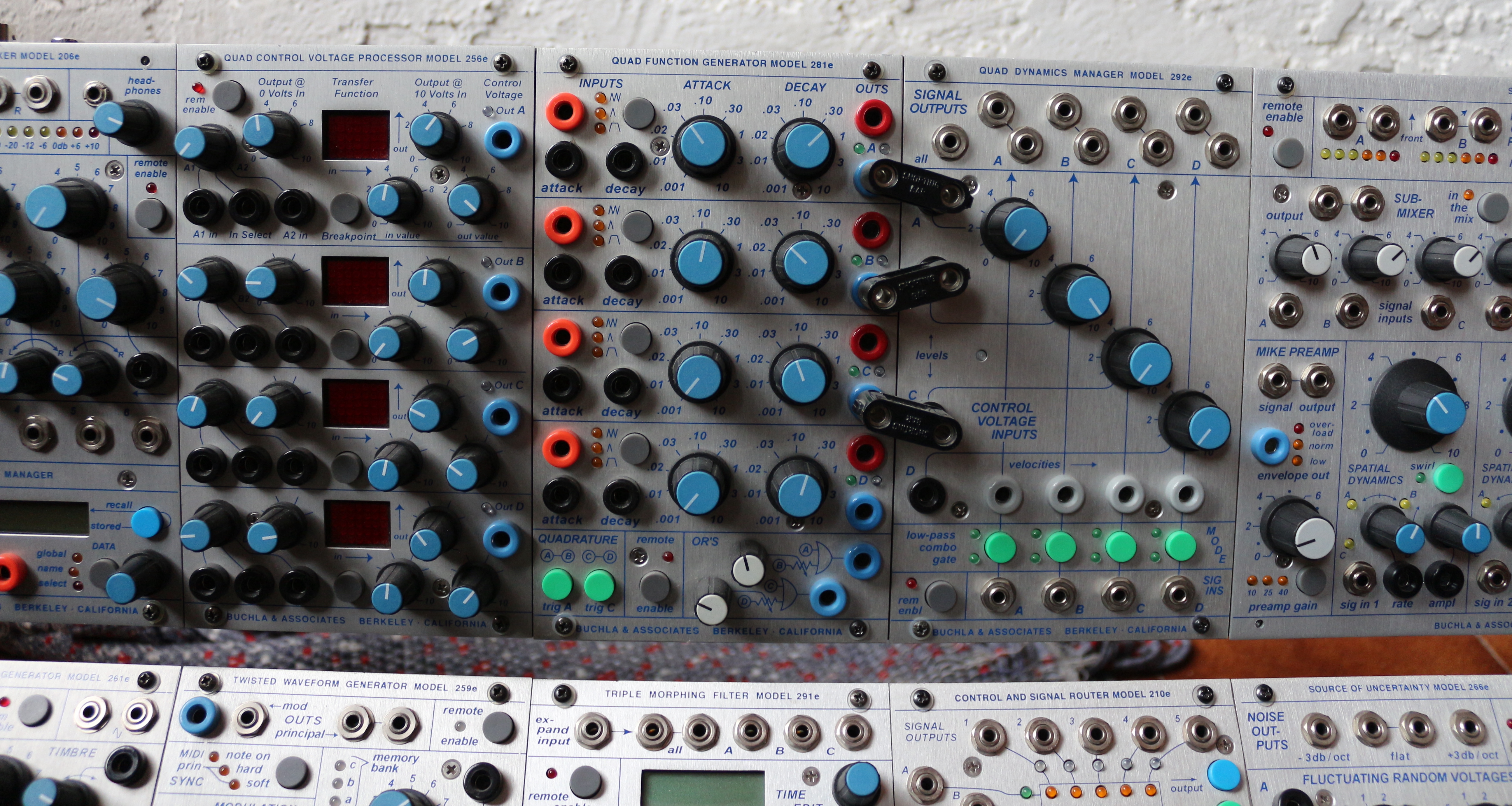 04 - Buchla 200e