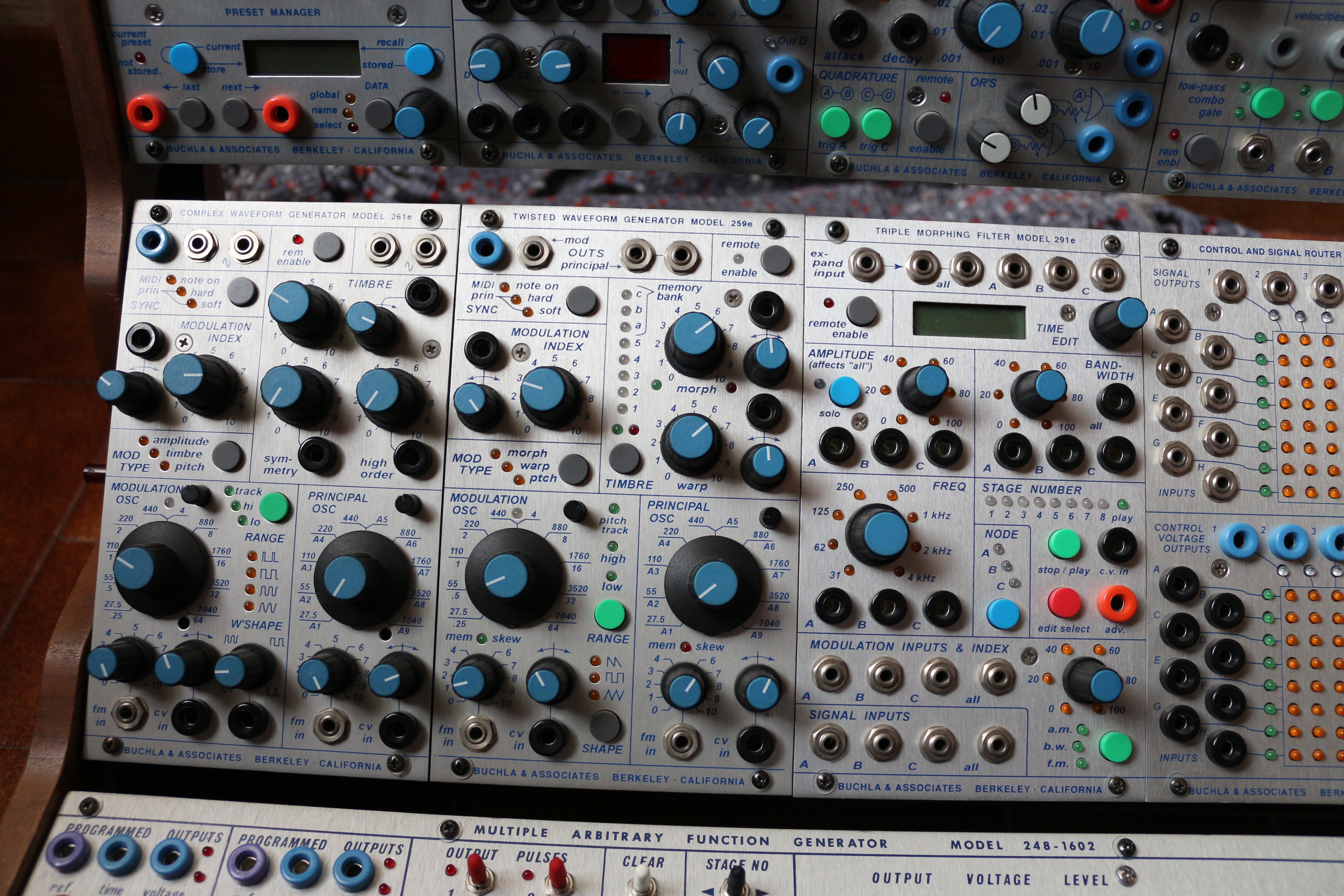 06 - Buchla 200e
