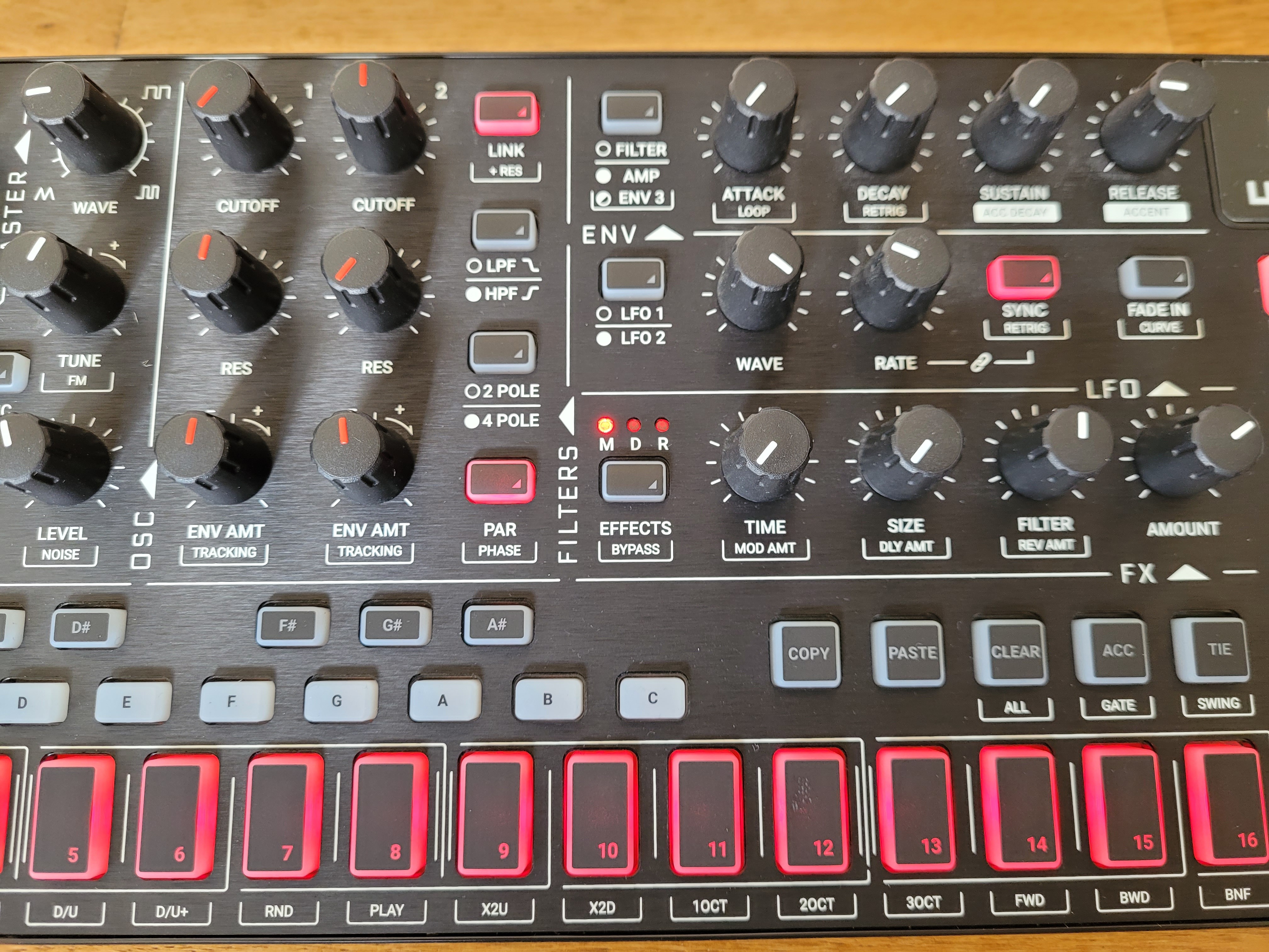 IK Multimedia UNO Synth Pro X (17656)