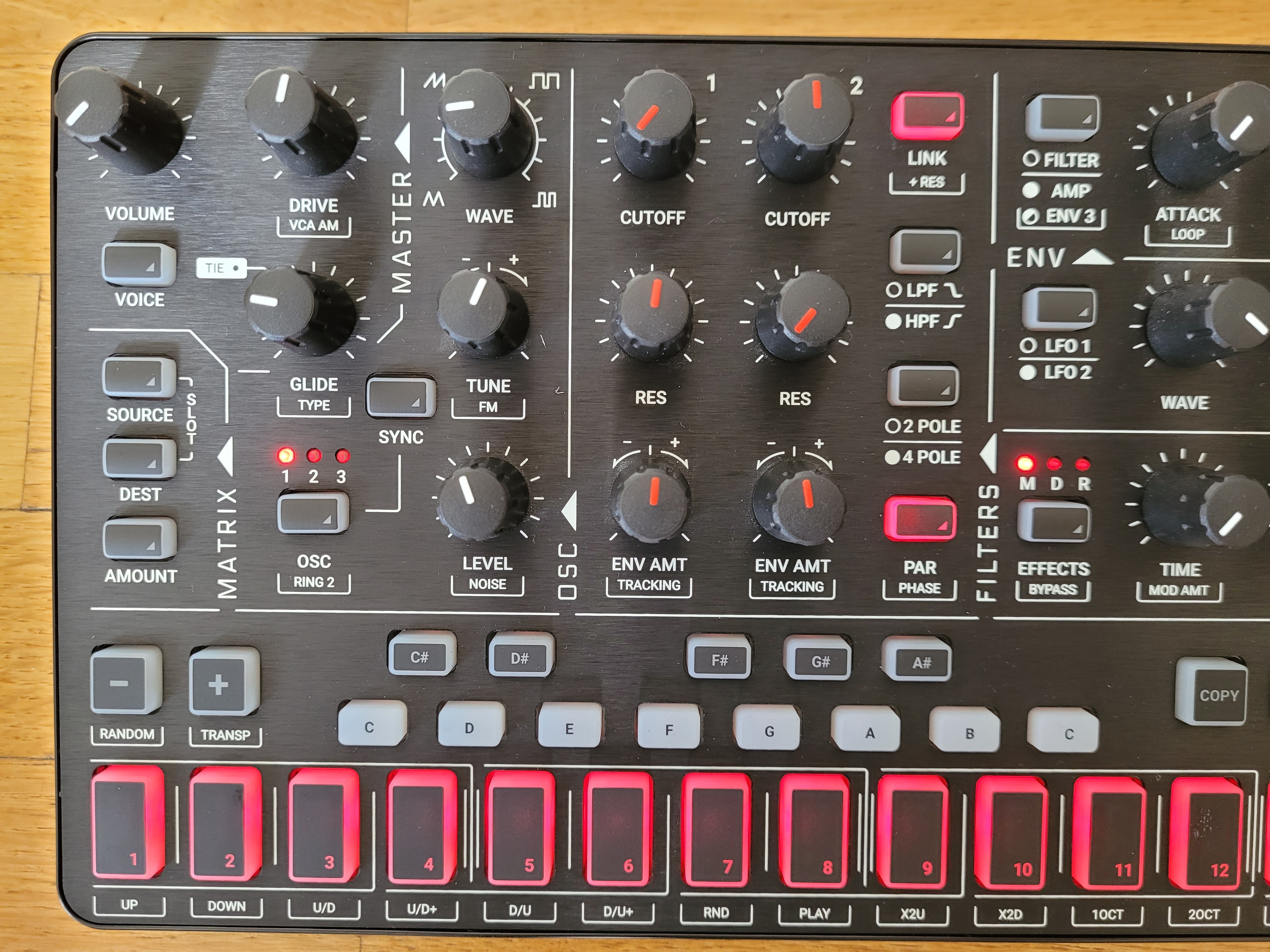 IK Multimedia UNO Synth Pro X (26917)