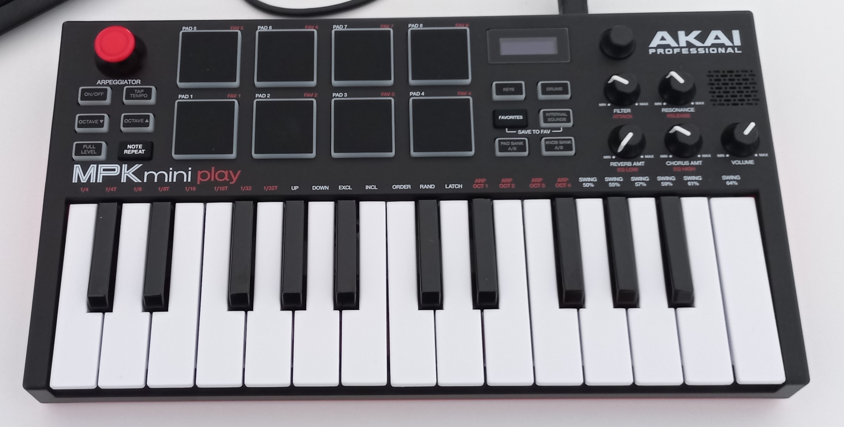 Vends Akai MPK Mini Play dans sa boîte