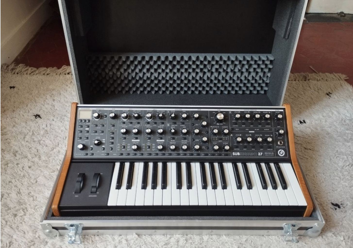 Vends Moog Subsequent 37 + Case