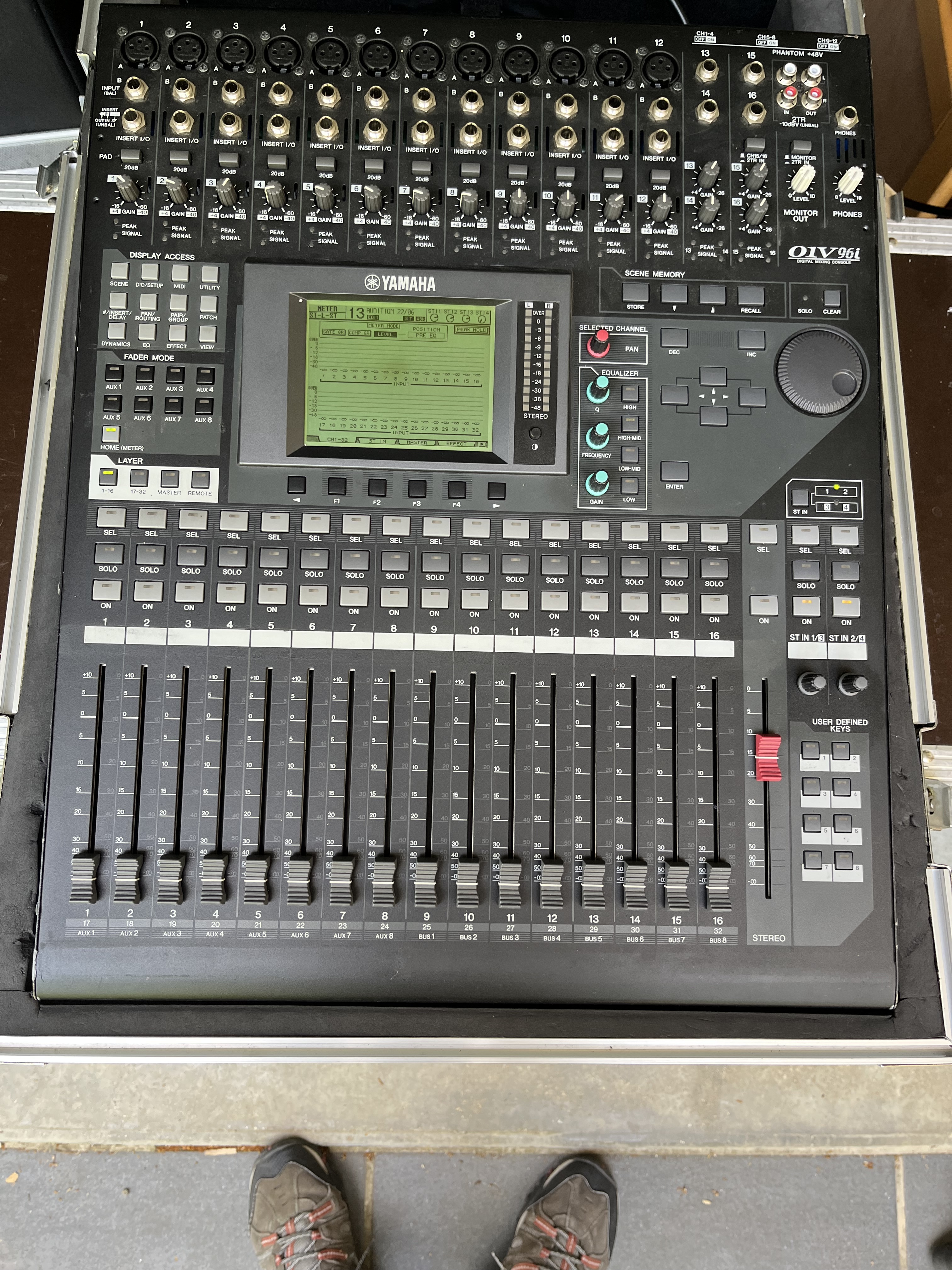 Vends console de mixage numérique Yamaha 01V96i, + carte adat i/o 8 + flight case 