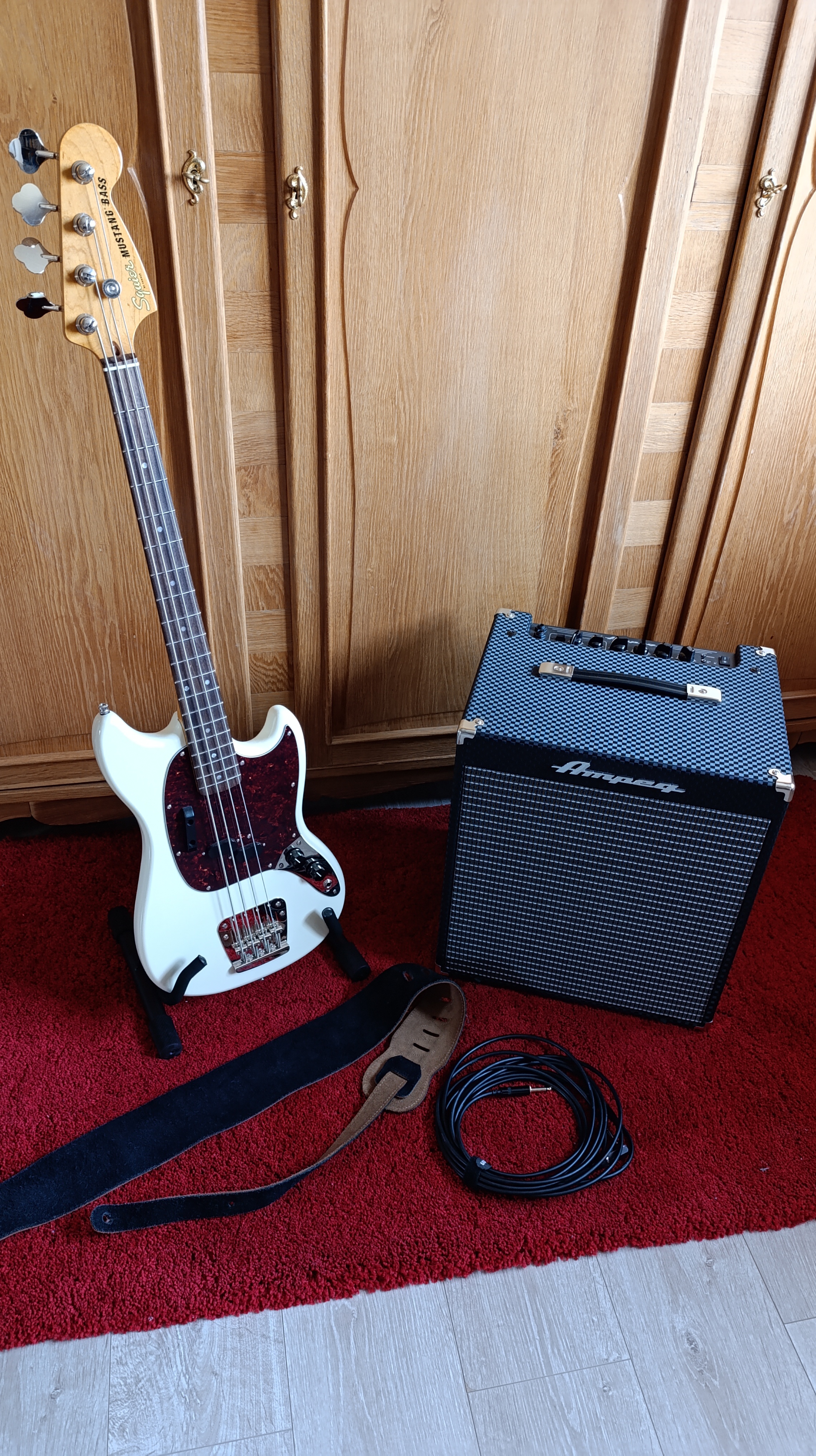 Squier CV 60S Mustang bass OW neuve sous garantie jusqu'en décembre 2027