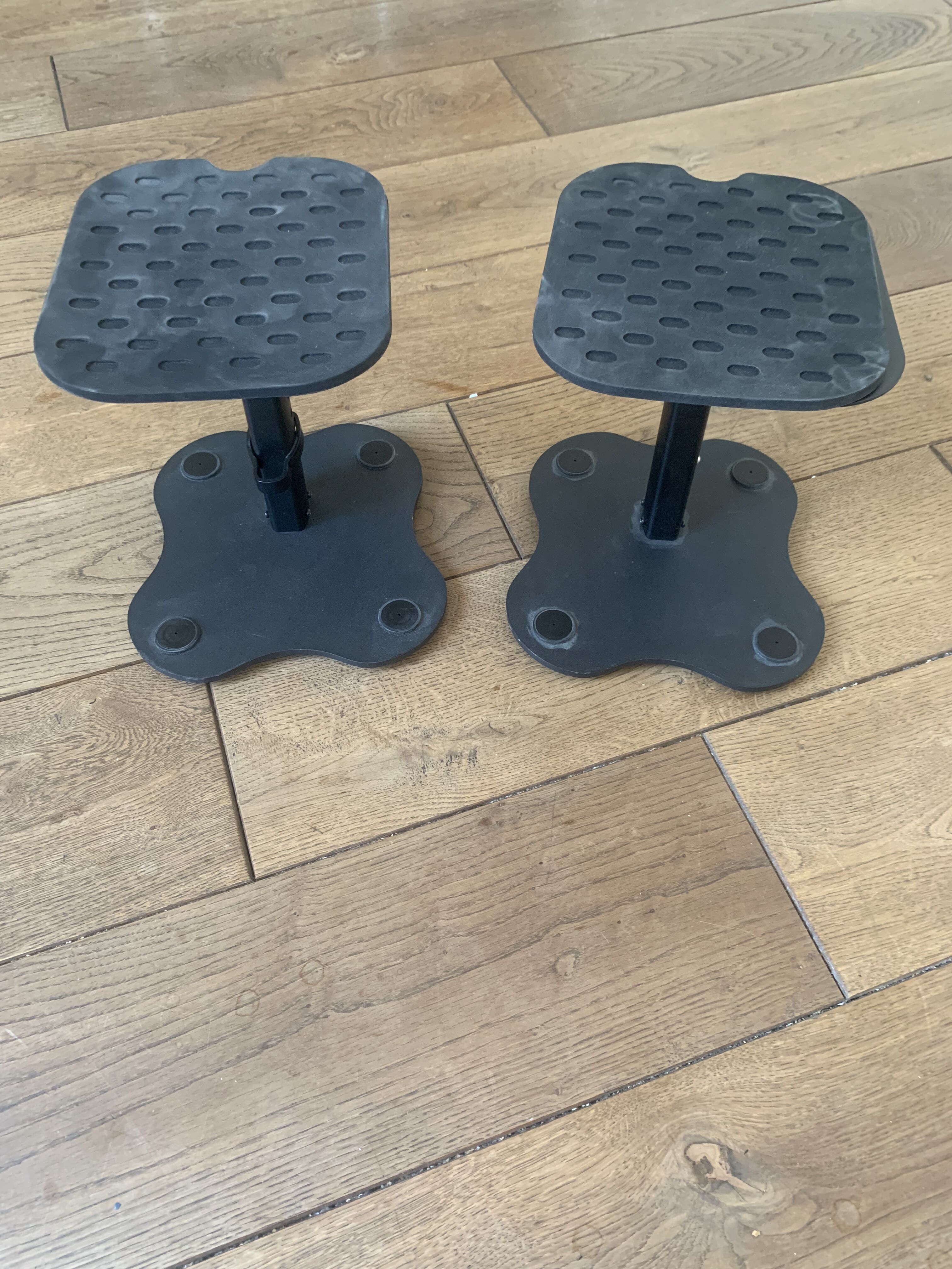 Pieds d'enceintes Millenium DM3
