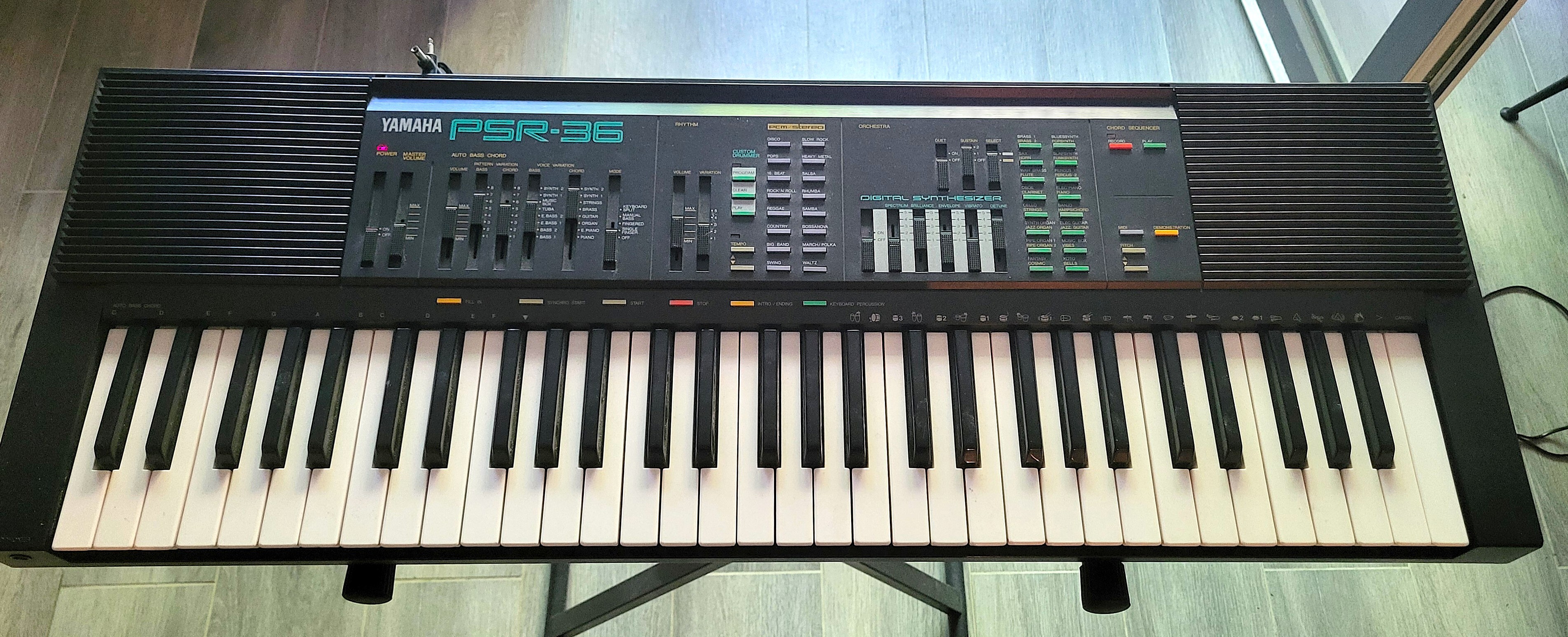 Vends Yamaha PSR-36 excellent état !