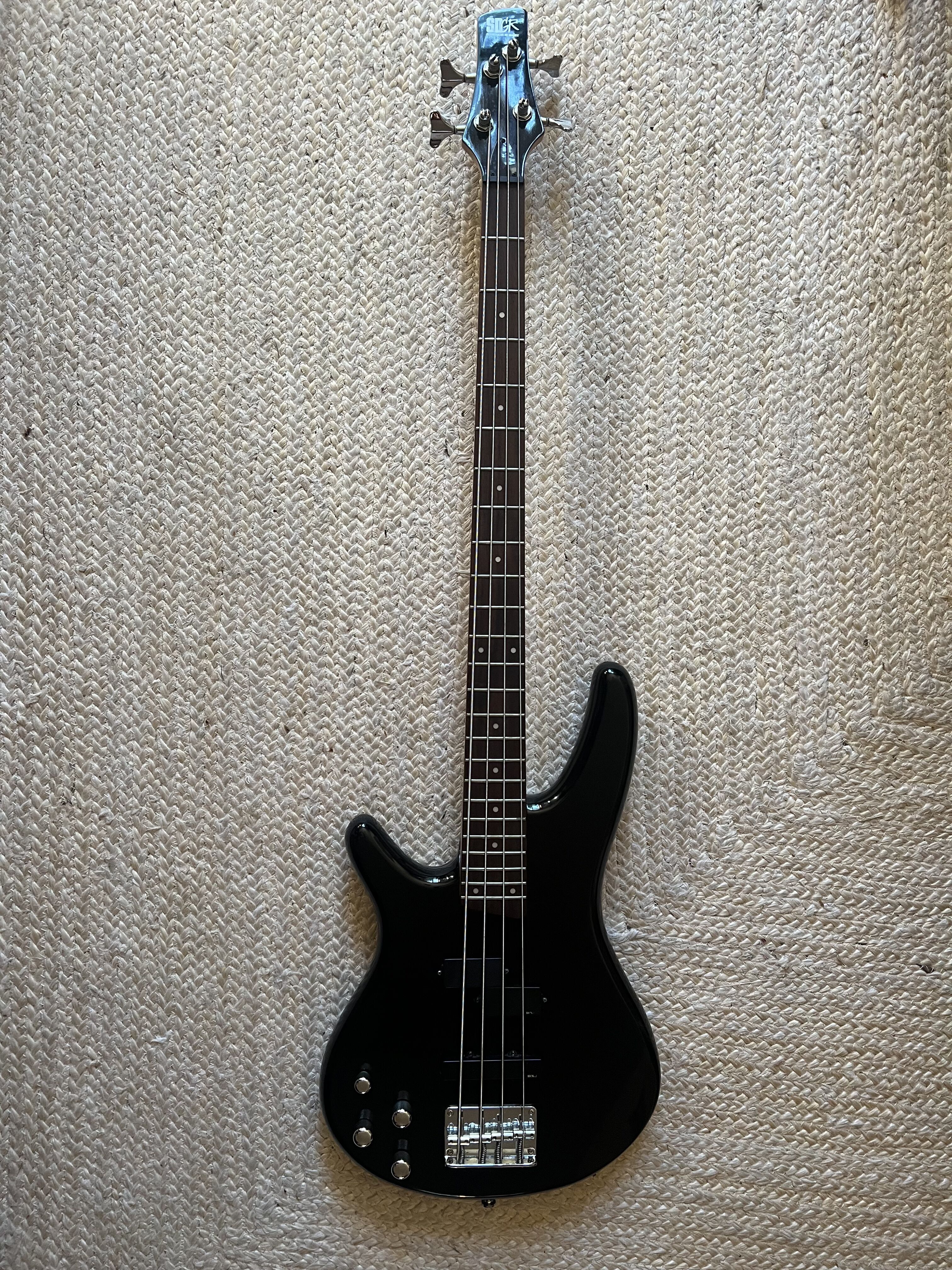 Vends Basse gaucher Ibanez SR300DX noire. 