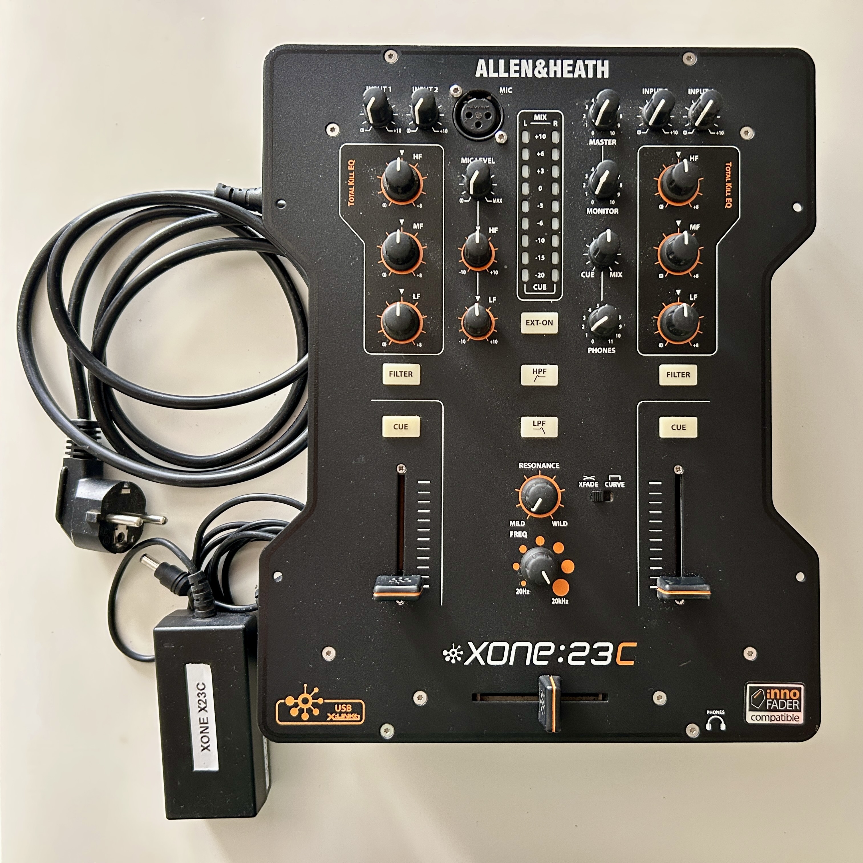 Table de mixage USB/X-Link XONE 23C