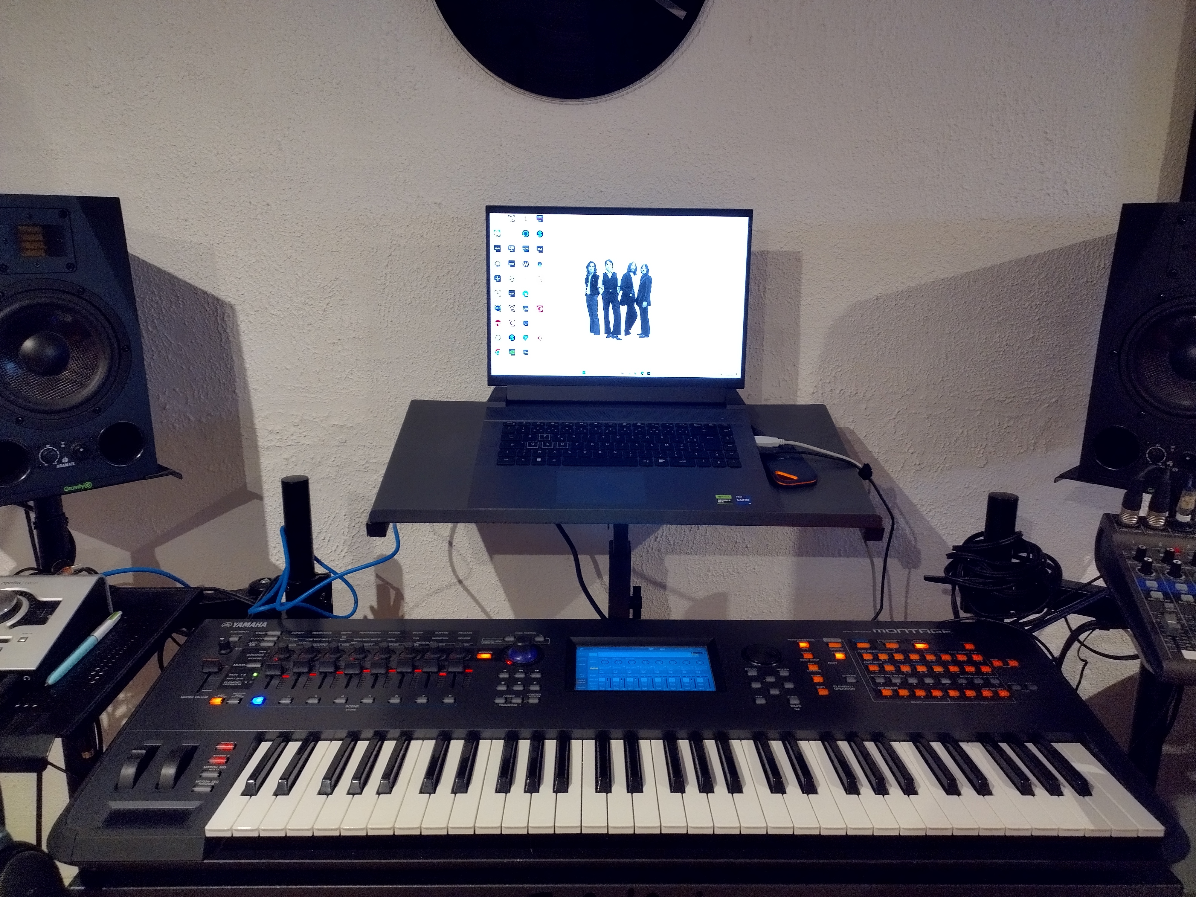 Vends synthé yamaha montage 6. Etat neuf 