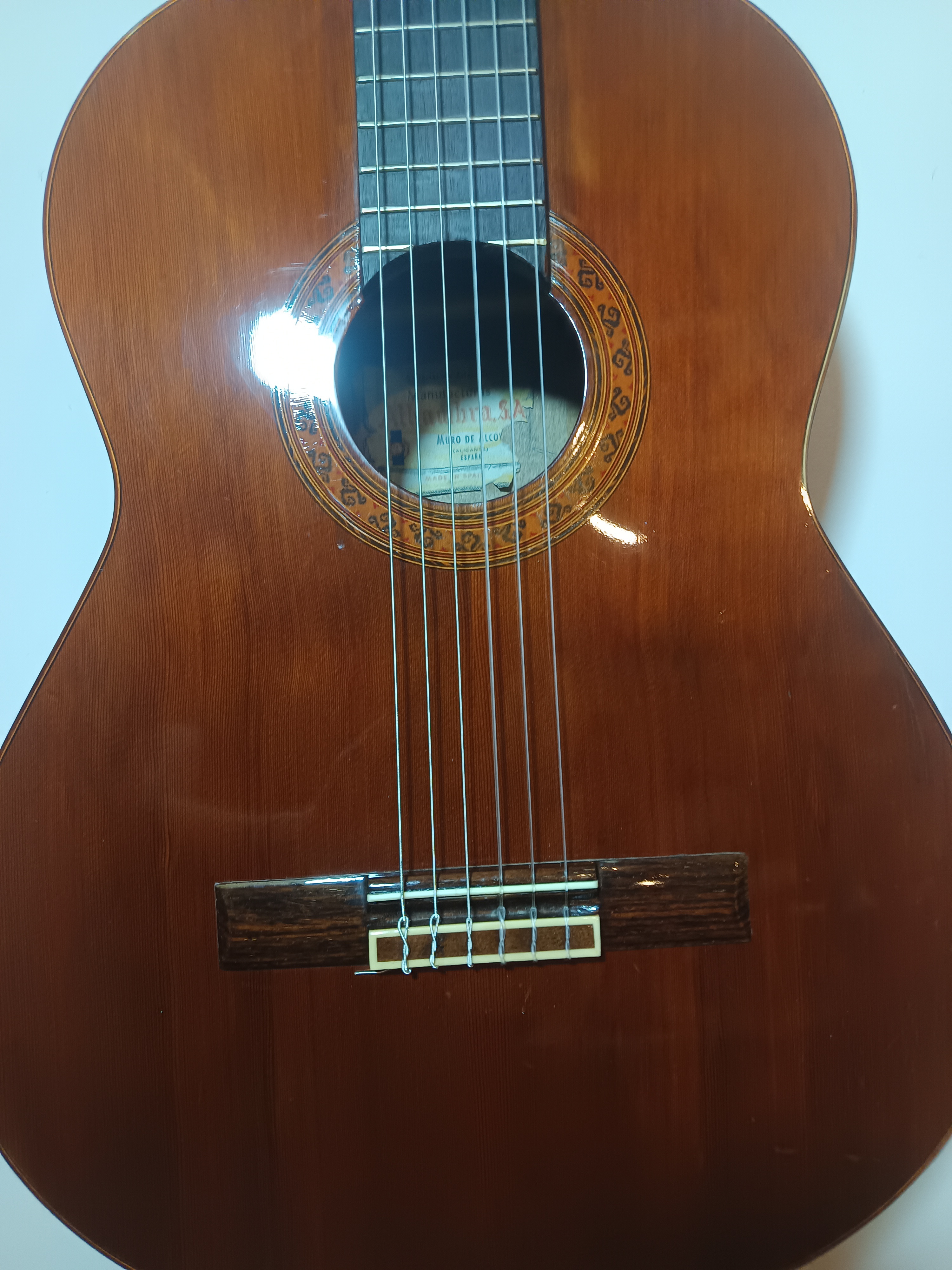 Guitare classique Alhambra années 80