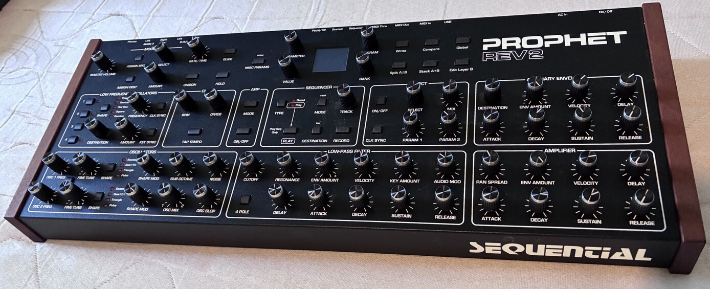 Prophet Rev-2 8 voix + banques