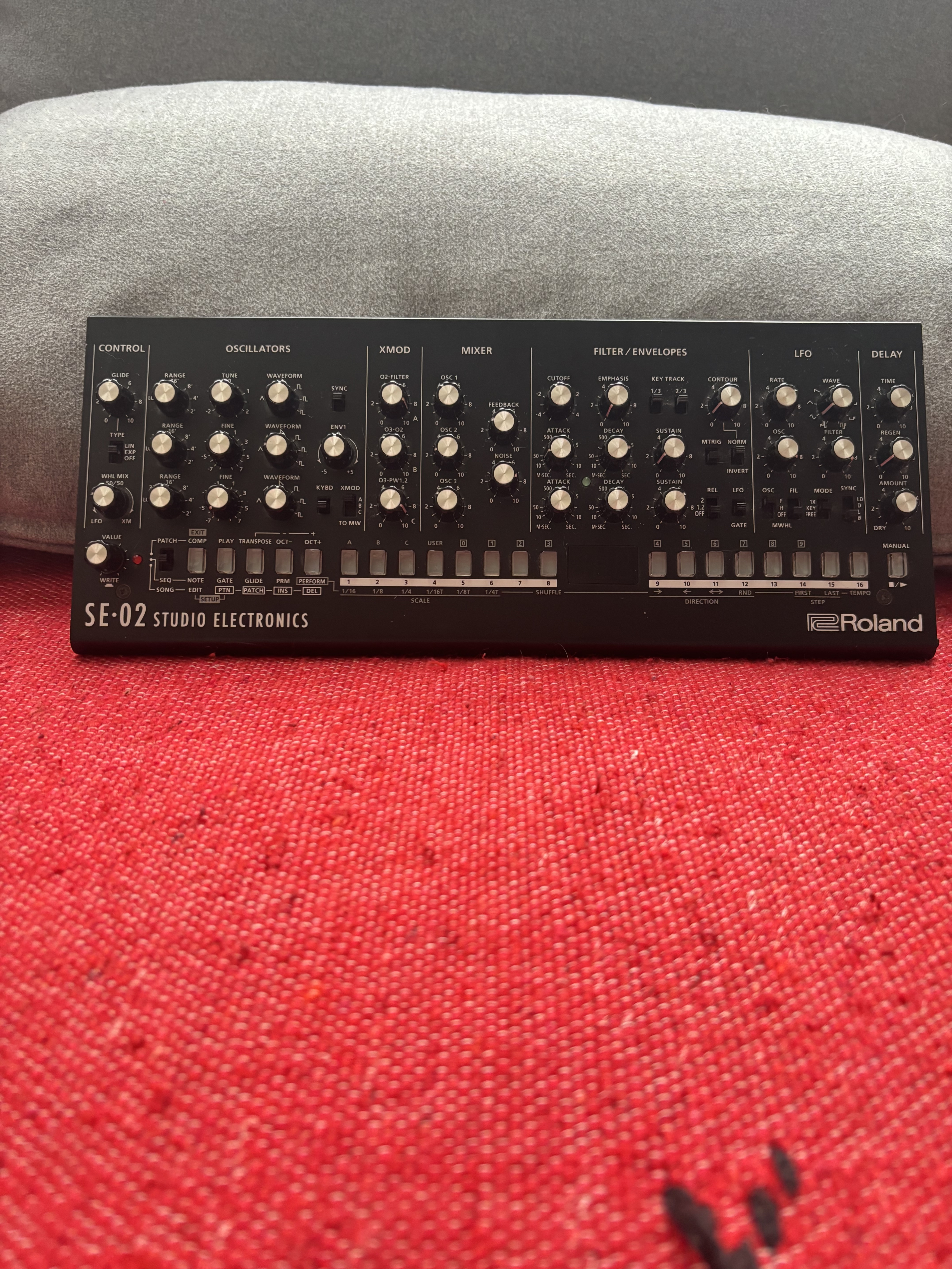 Vends Roland SE02 + alim - parfait état 