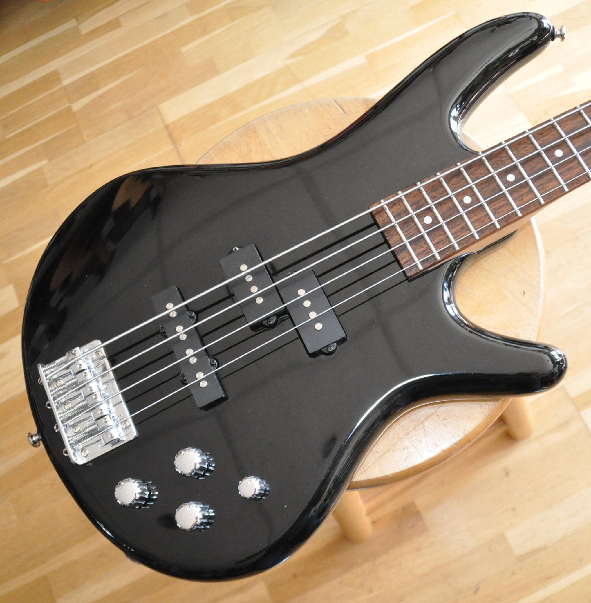 Ibanez GSR200 BK Black (2010)