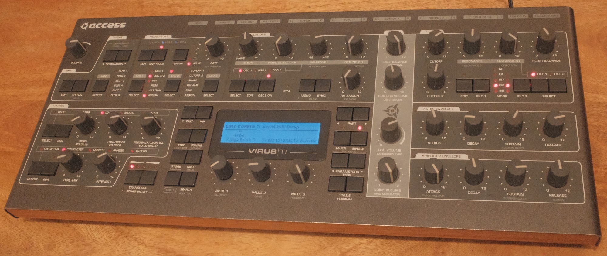 Access Music Virus TI2 Desktop (8013)